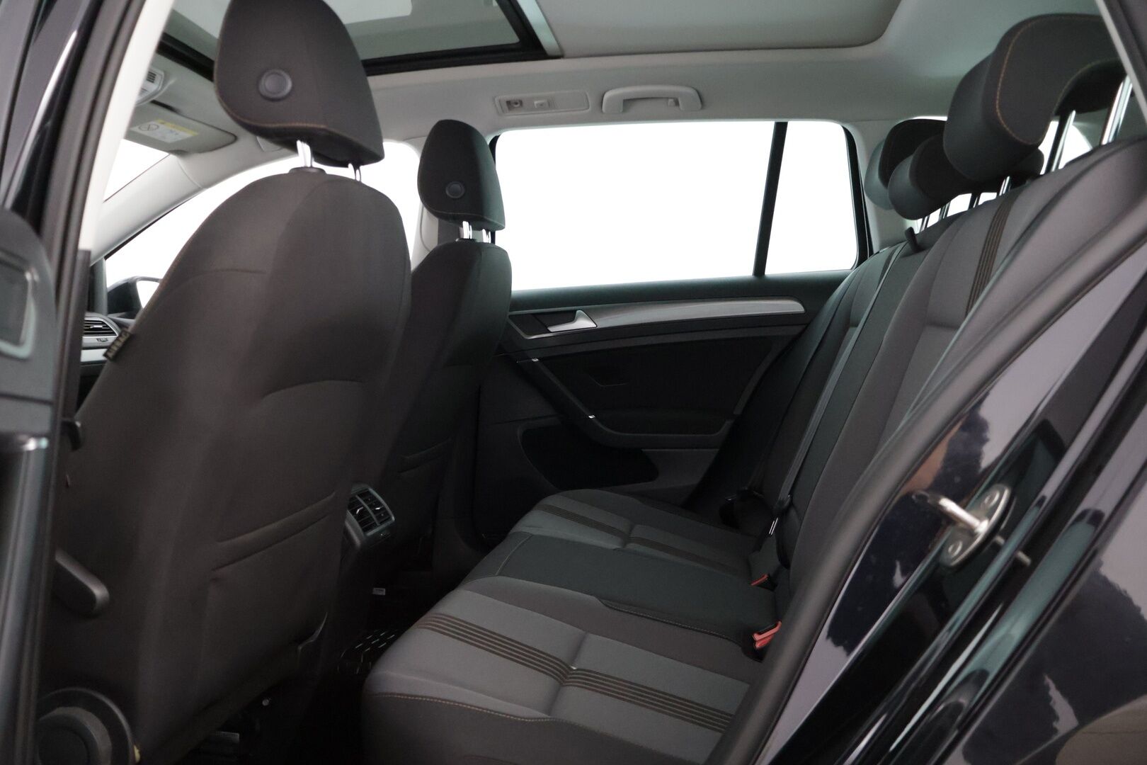 Volkswagen Golf 2017 Variant Allstar 2,0 TDI 110 kW (150 hv) DSG-automaatti * Panoraama / Koukku / Tutkat / Lohkolämmitin * - * 1-om Suomessa / Hyvin huollettu / 2x hyvät renkaat / Hihna vaihdettu *