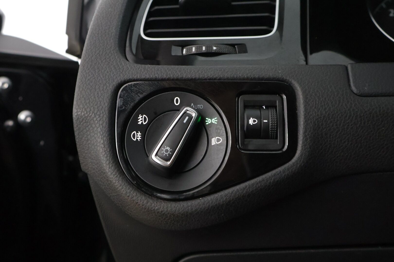 Volkswagen Golf 2017 Variant Allstar 2,0 TDI 110 kW (150 hv) DSG-automaatti * Panoraama / Koukku / Tutkat / Lohkolämmitin * - * 1-om Suomessa / Hyvin huollettu / 2x hyvät renkaat / Hihna vaihdettu *