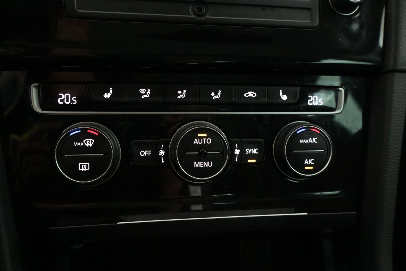 Volkswagen Golf 2017 Variant Allstar 2,0 TDI 110 kW (150 hv) DSG-automaatti * Panoraama / Koukku / Tutkat / Lohkolämmitin * - * 1-om Suomessa / Hyvin huollettu / 2x hyvät renkaat / Hihna vaihdettu *