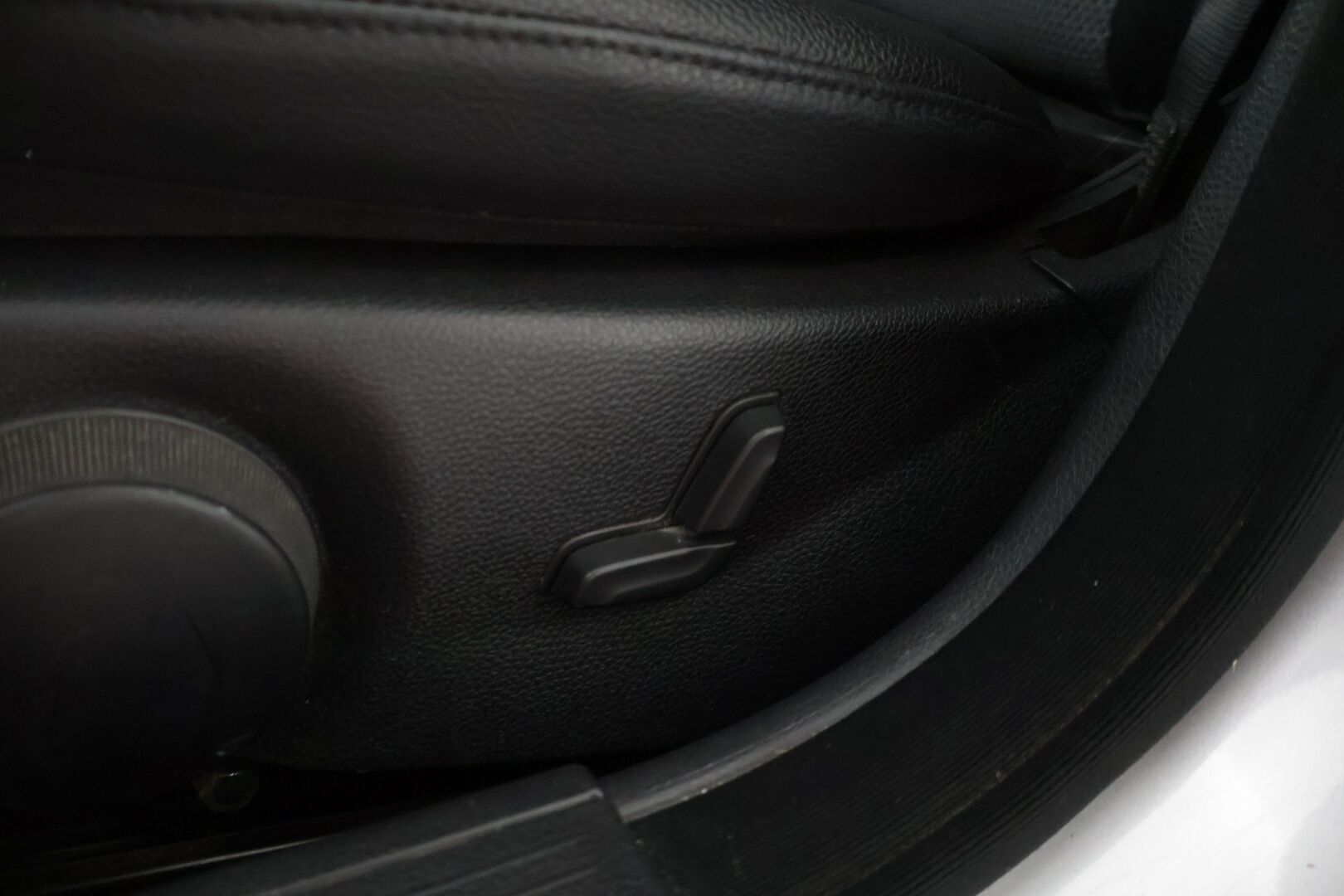 Mercedes-Benz C 2011 200 CDI BE T A Premium Business * Tutkat / Vetokoukku / Puolinahkapenkit * - * Hyvin pidetty / Kahdet hyvät renkaat / Lohkolämmitin *