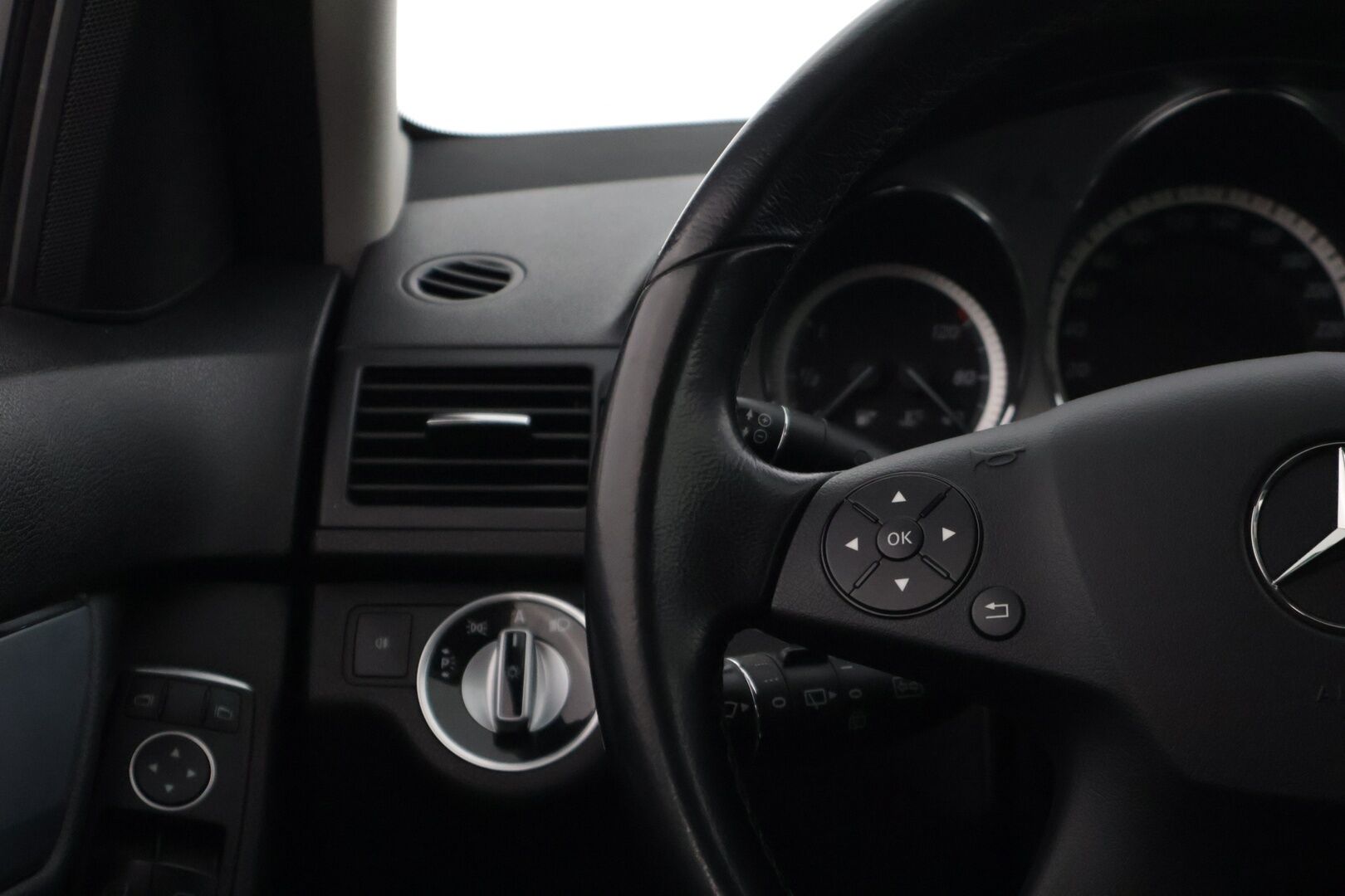 Mercedes-Benz C 2011 200 CDI BE T A Premium Business * Tutkat / Vetokoukku / Puolinahkapenkit * - * Hyvin pidetty / Kahdet hyvät renkaat / Lohkolämmitin *