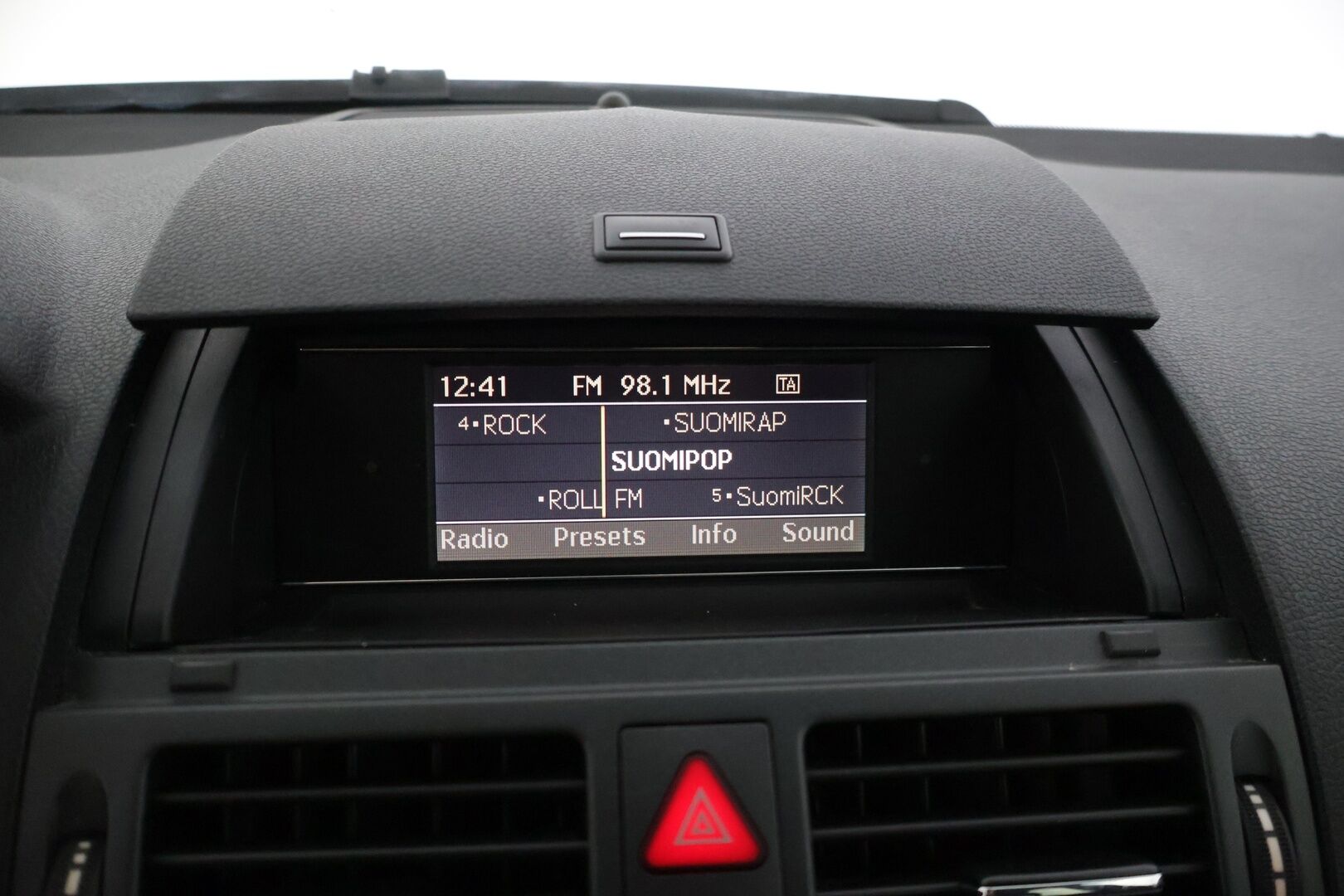 Mercedes-Benz C 2011 200 CDI BE T A Premium Business * Tutkat / Vetokoukku / Puolinahkapenkit * - * Hyvin pidetty / Kahdet hyvät renkaat / Lohkolämmitin *