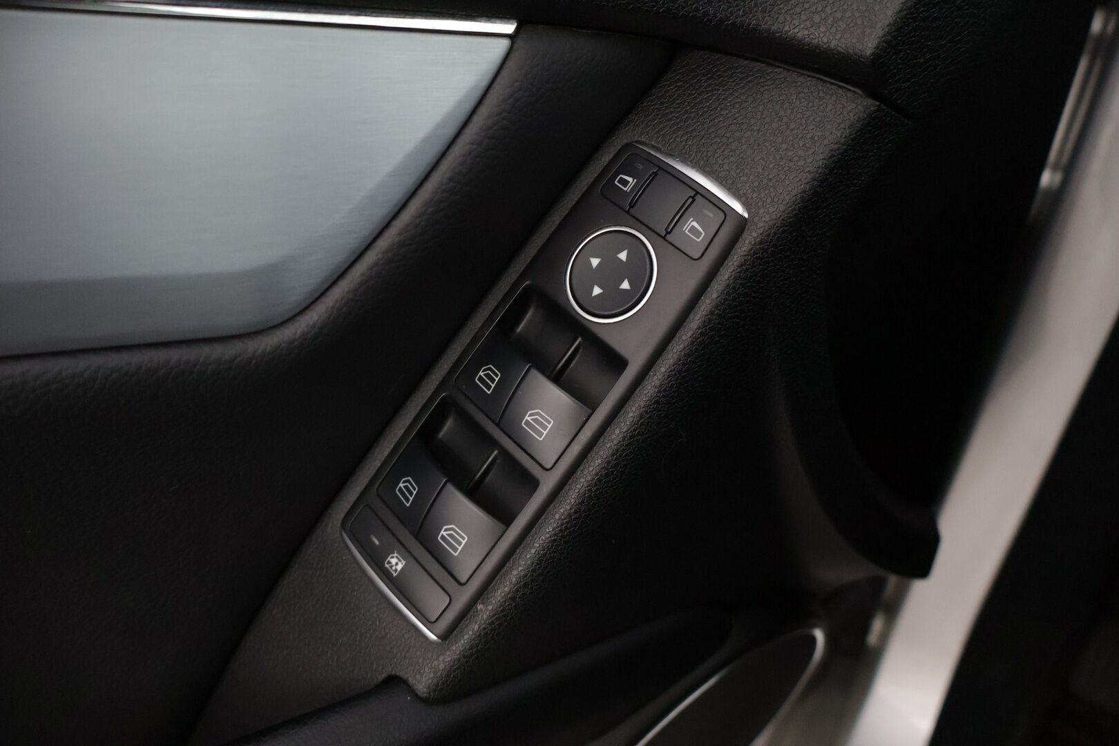 Mercedes-Benz C 2011 200 CDI BE T A Premium Business * Tutkat / Vetokoukku / Puolinahkapenkit * - * Hyvin pidetty / Kahdet hyvät renkaat / Lohkolämmitin *