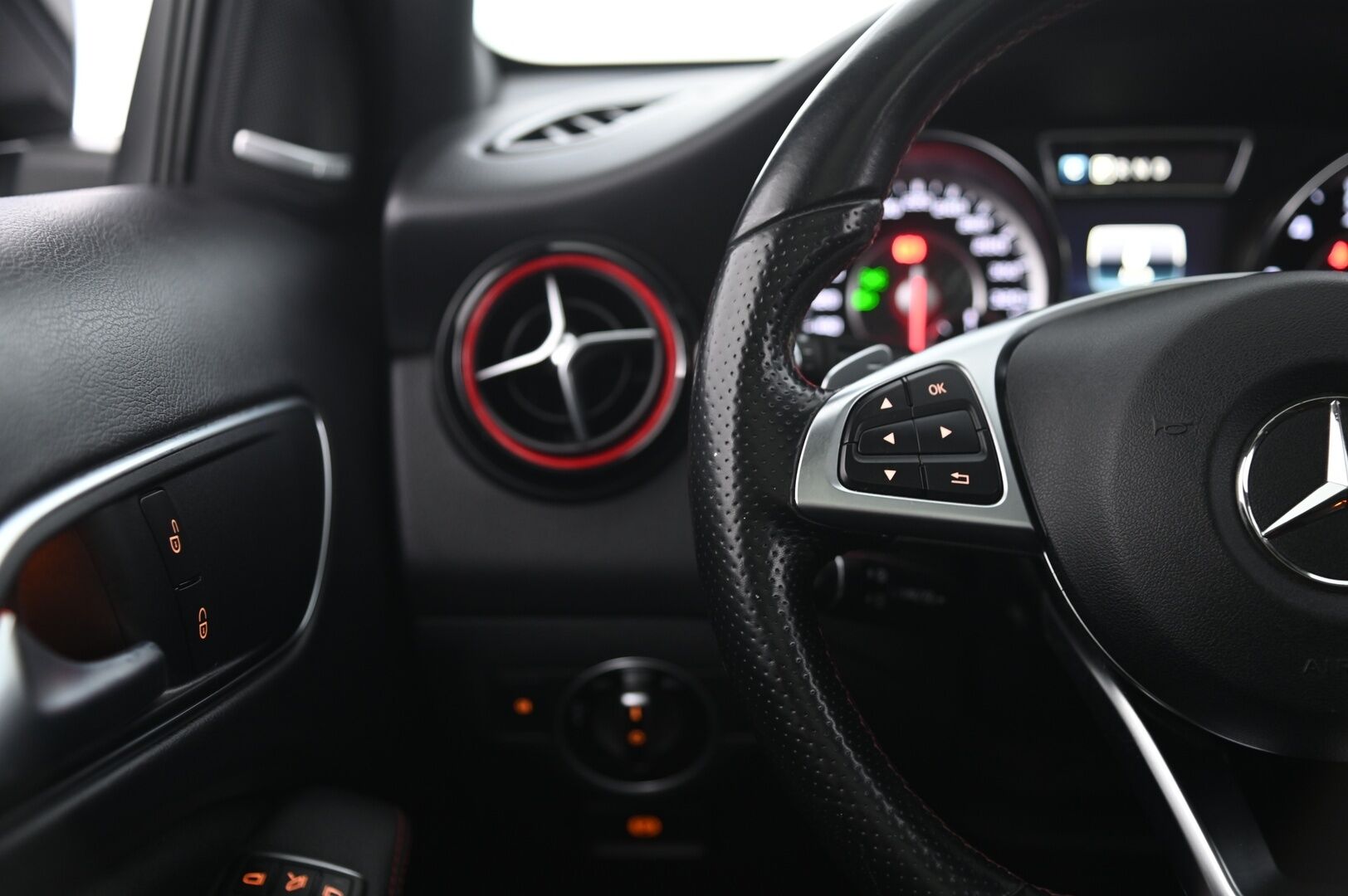 Mercedes-Benz GLA 45 AMG 2016 4Matic 381hv - Facelift | Harman&kardon | Navi | Panorama | Vakkari | ILS | BT