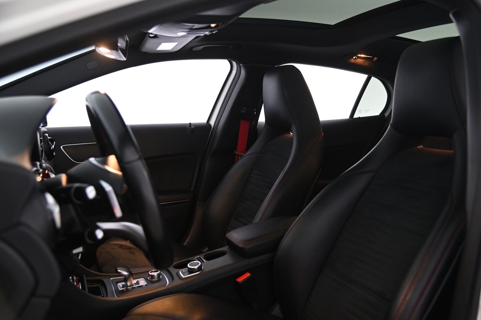 Mercedes-Benz GLA 45 AMG 2016 4Matic 381hv - Facelift | Harman&kardon | Navi | Panorama | Vakkari | ILS | BT