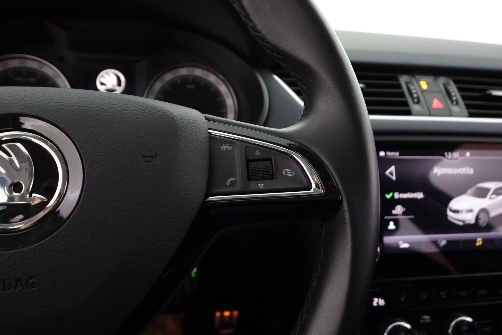 Skoda Octavia 2018 Combi 2,0 TDI 184 4x4 Scout DSG Autom. - | ACC | Webasto | Koukku | LED | P.kamera | Ratinlämmitys | 1.Om Suomi-auto | Kahdet Renkaat | Merkkihuollettu |