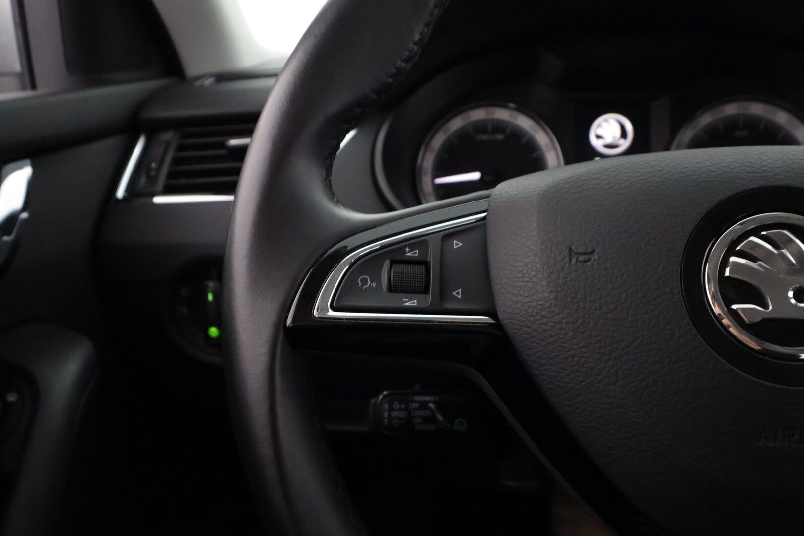 Skoda Octavia 2018 Combi 2,0 TDI 184 4x4 Scout DSG Autom. - | ACC | Webasto | Koukku | LED | P.kamera | Ratinlämmitys | 1.Om Suomi-auto | Kahdet Renkaat | Merkkihuollettu |