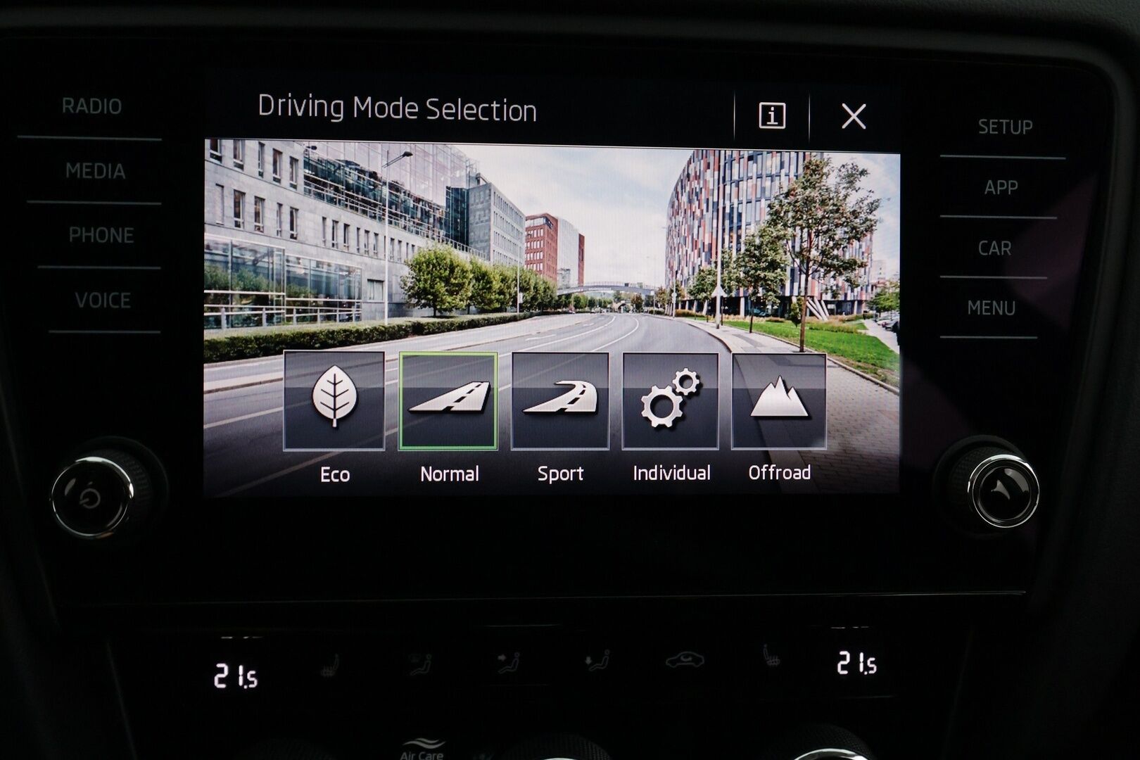 Skoda Octavia 2018 Combi 2,0 TDI 184 4x4 Scout DSG Autom. - | ACC | Webasto | Koukku | LED | P.kamera | Ratinlämmitys | 1.Om Suomi-auto | Kahdet Renkaat | Merkkihuollettu |