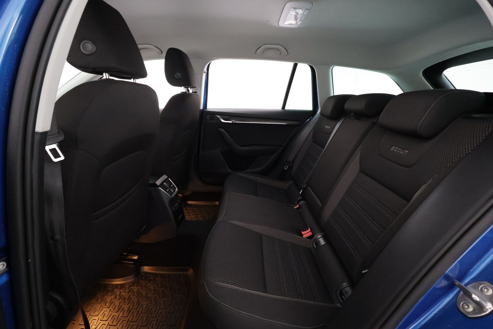 Skoda Octavia 2018 Combi 2,0 TDI 184 4x4 Scout DSG Autom. - | ACC | Webasto | Koukku | LED | P.kamera | Ratinlämmitys | 1.Om Suomi-auto | Kahdet Renkaat | Merkkihuollettu |