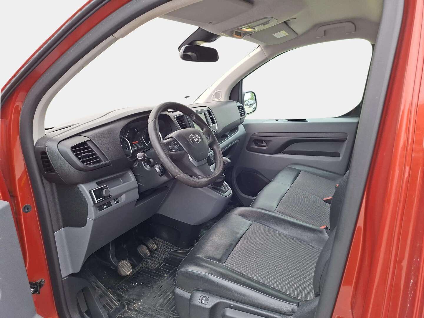 Toyota Proace 2018 L2 2,0 D 120 - 2Om Suomiauto | Webasto | Vetokoukku | Peruutuskamera | BLIS | Navi | Lohkolämmitin | Metalliväri