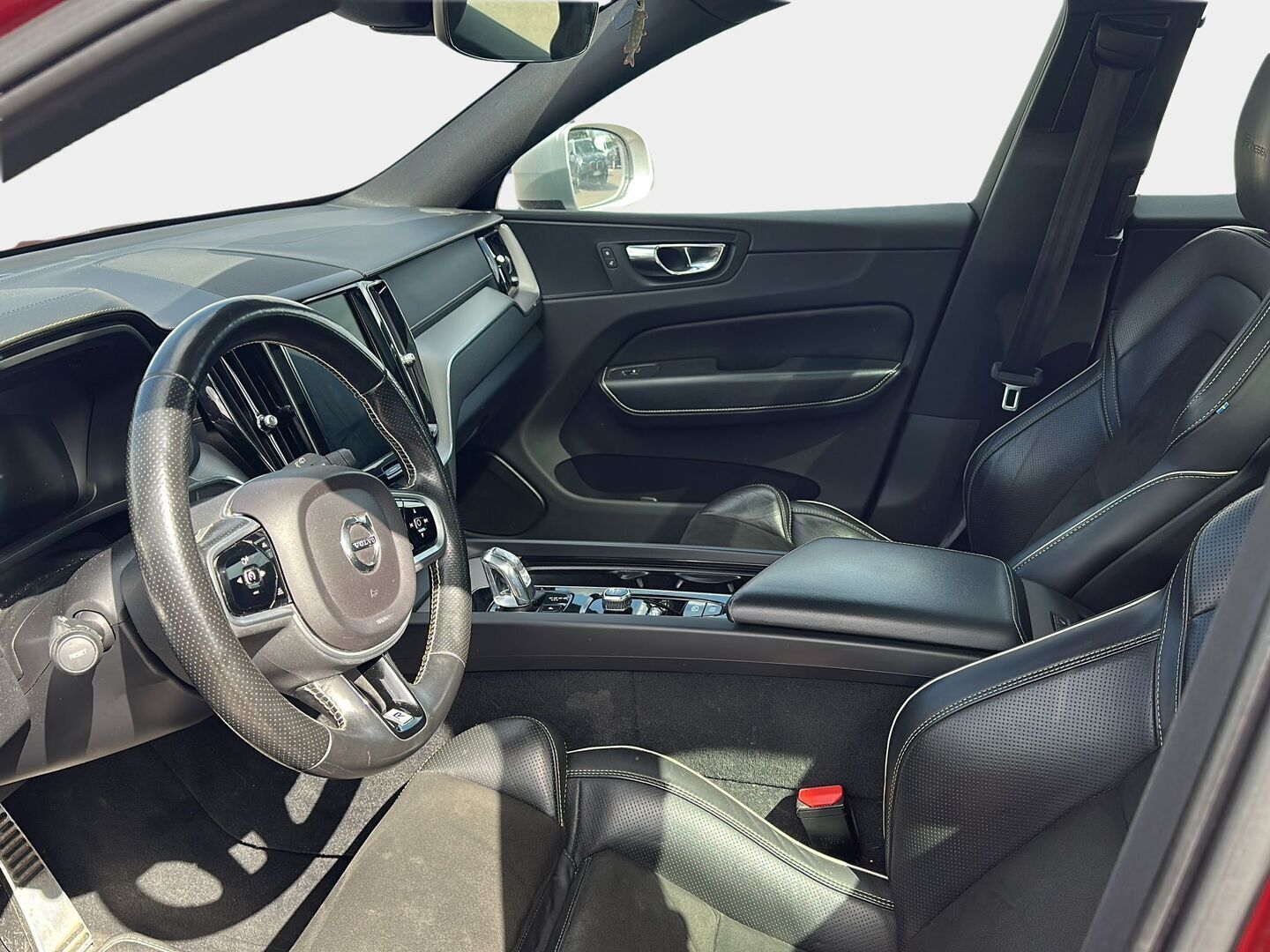 Volvo XC60 2018 T8 AWD R-Design aut - T8 AWD | R-Design | Panorama | Muistipenkit | VOC | Merkkipakka! |