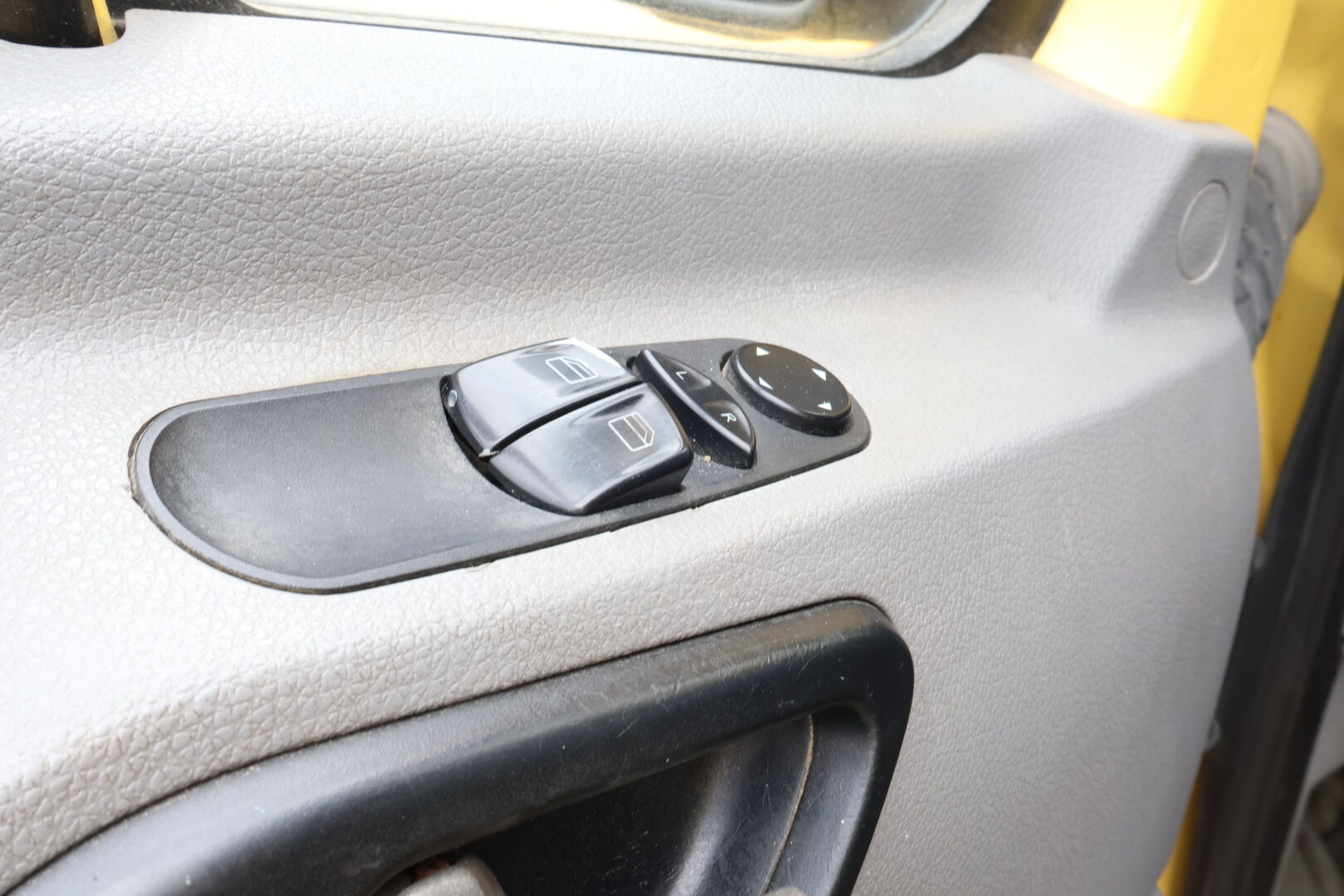 Mercedes-Benz Sprinter 2007 313 CDI Kasten Kevyt kuorma-auto - Järkimetrit! / Webasto / Vetokoukku / Hyvät renkaat!