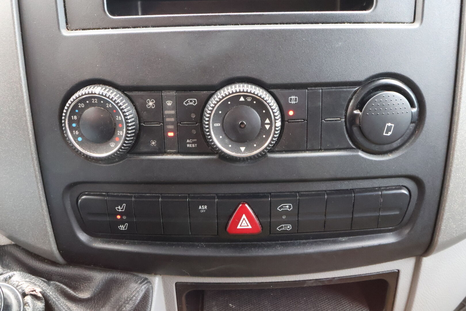 Mercedes-Benz Sprinter 2007 313 CDI Kasten Kevyt kuorma-auto - Järkimetrit! / Webasto / Vetokoukku / Hyvät renkaat!