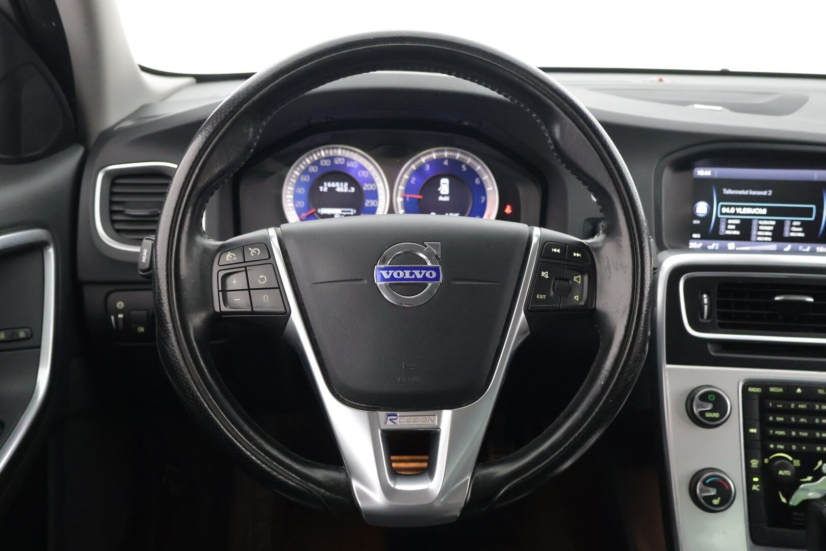 Volvo S60 2012 T4F R-Design Business aut * E85 / Vetokoukku / Parkkitutka taakse / Lohko + sisä * - 13v sama omistaja / Lähes uudet nastat / Etanoli mahdollisuus! * - HULLUT BLACKWEEK JATKOT - KORKOTARJOUS 2,49%