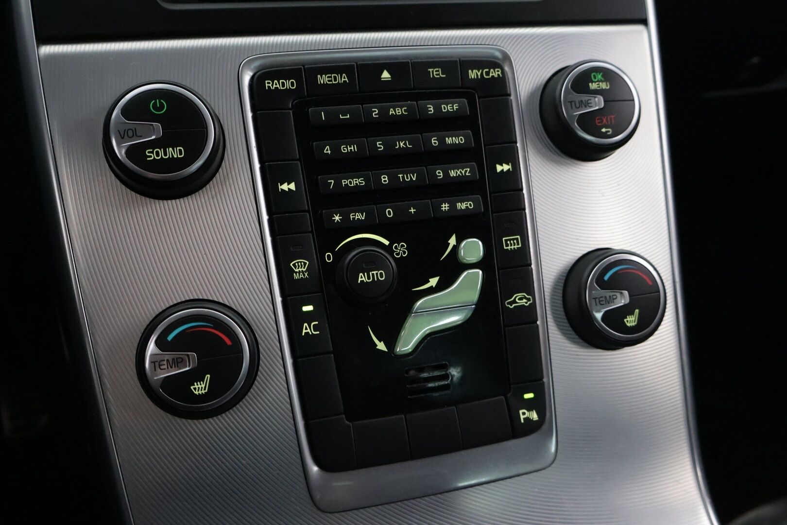 Volvo S60 2012 T4F R-Design Business aut *Lohko / Koukku / Suomi-auto* - 2x Renkaat ja vanteet!