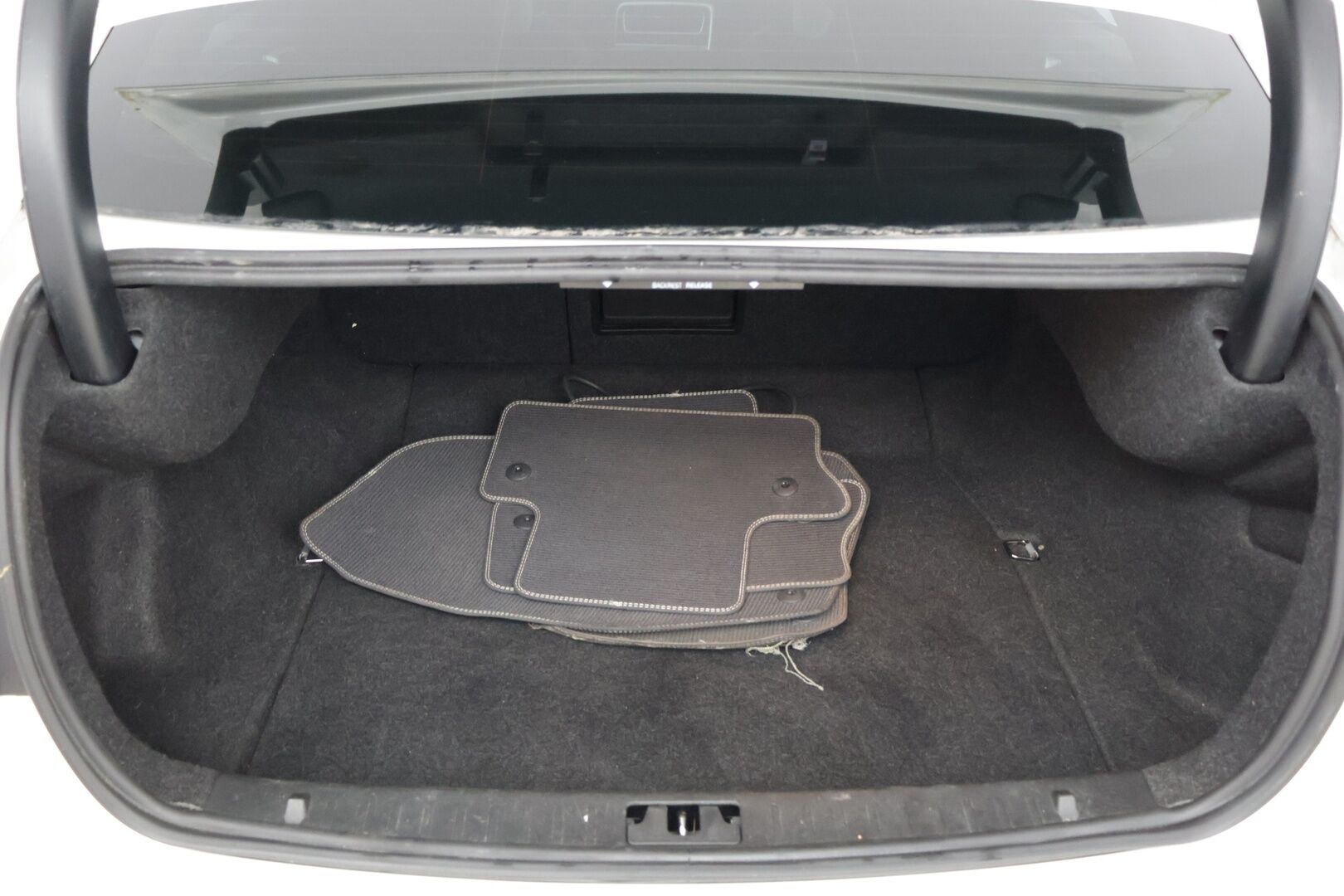 Volvo S60 2012 T4F R-Design Business aut *Lohko / Koukku / Suomi-auto* - 2x Renkaat ja vanteet!