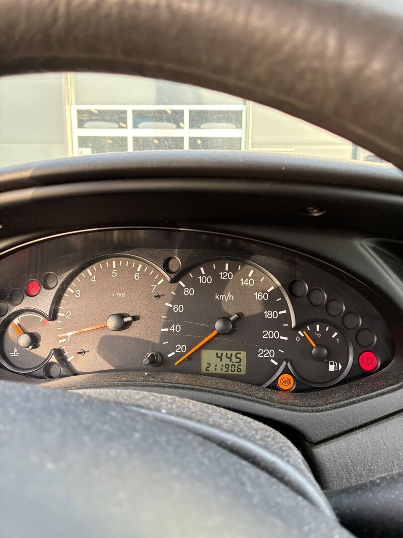 Ford Focus 2003 4D FOCUS HATCHBACK 1.6 - YritysOutlet - Myydään vain yrityksille - Kahdet renkaat / Suomi-auto