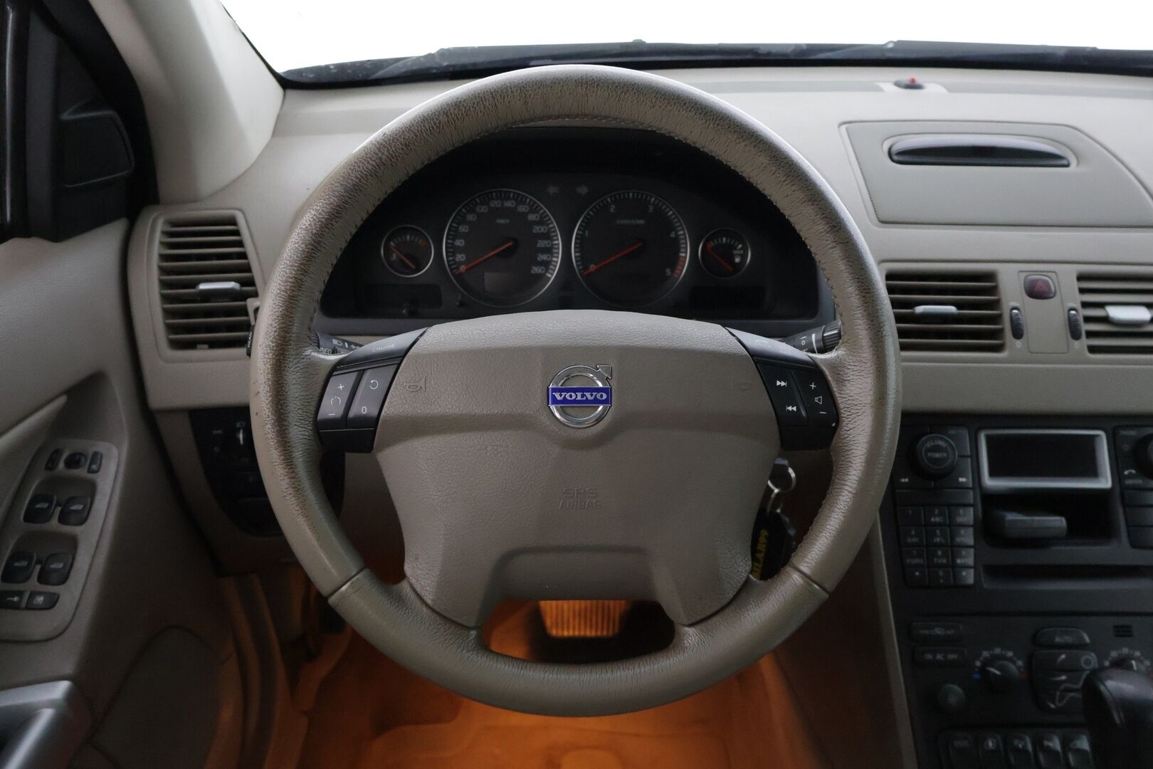 Volvo XC90 2004 D5 AWD 5-P Summum Geartronic *YritysOutlet - Myydään vain yrityksille / Kattoikkuna / Vetokoukku / Muistipenkit / Navi / P.tutkat * - *Tämä auto myydään YritysOutlet -valikoimasta vain yritykselle / Suomi-auto / Kahdet renkaat omilla alumiinivanteilla! *