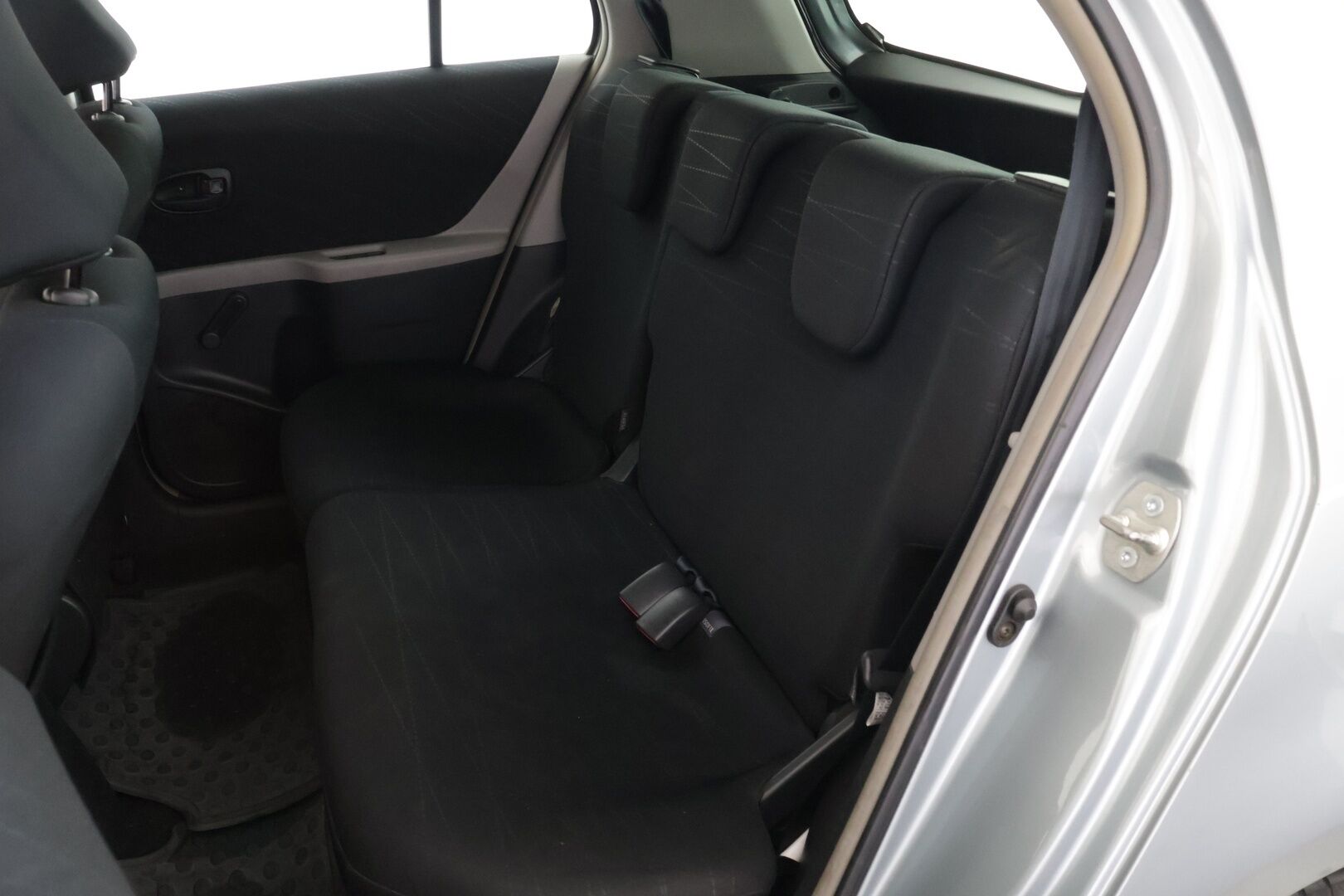 Toyota Yaris 2006 5D YARIS MPV 1.3 AUTOMATIC ** Myydään huutokaupat.com