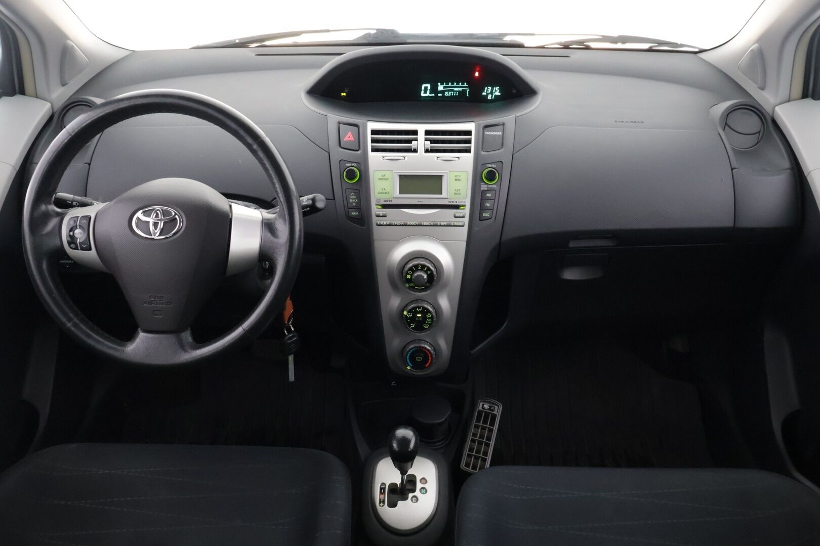 Toyota Yaris 2006 5D YARIS MPV 1.3 AUTOMATIC ** Myydään huutokaupat.com