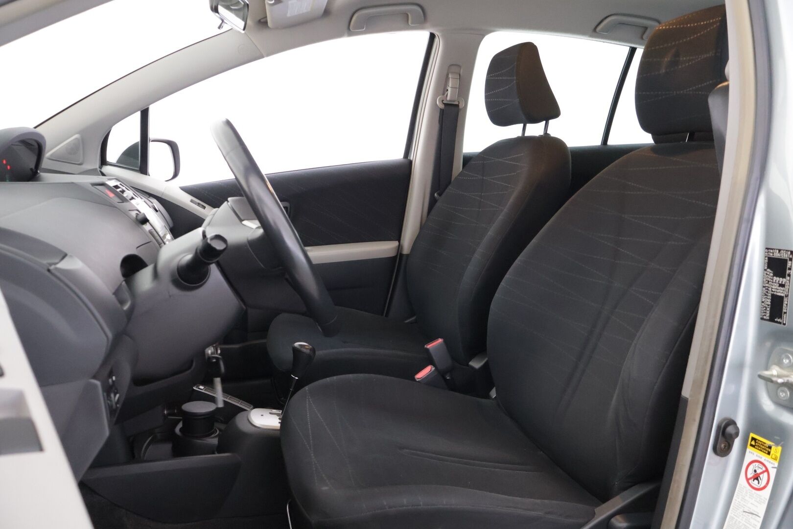 Toyota Yaris 2006 5D YARIS MPV 1.3 AUTOMATIC ** Myydään huutokaupat.com