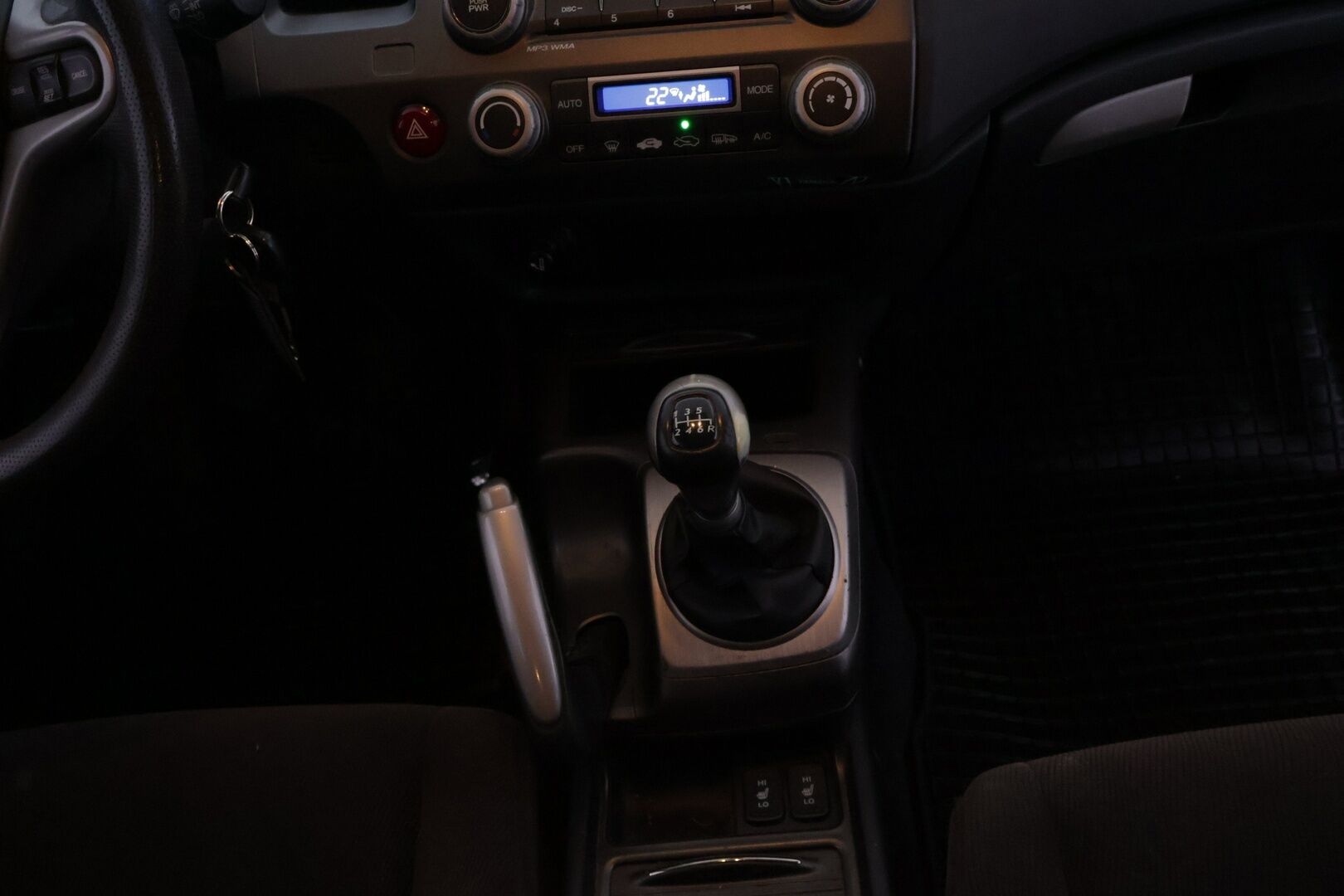 Honda Civic 2006 4D SEDAN 1.8 - YritysOutlet - Myydään vain yrityksille - – Tämä auto myydään YritysOutlet -valikoimasta vain yritykselle