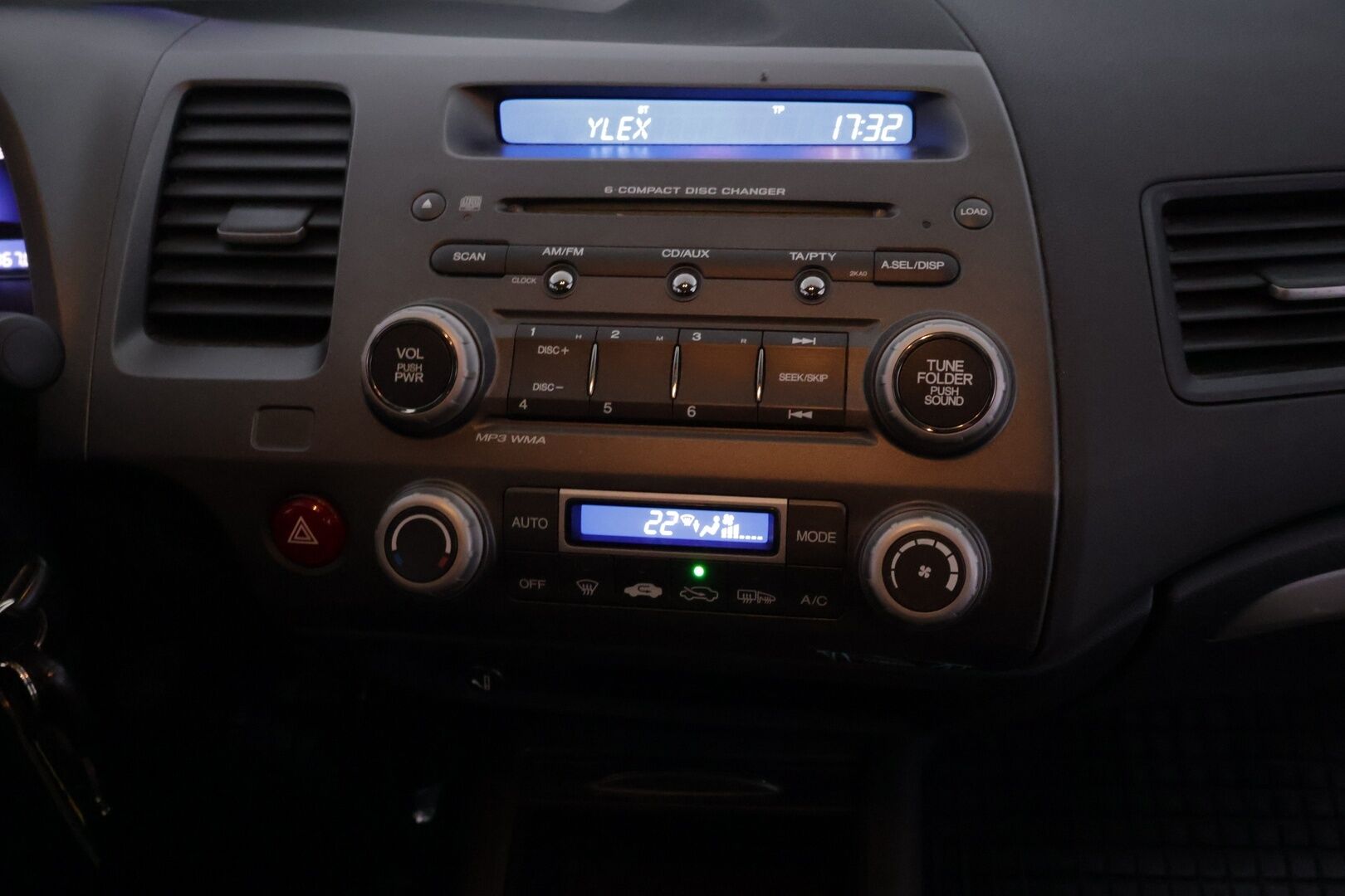 Honda Civic 2006 4D SEDAN 1.8 - YritysOutlet - Myydään vain yrityksille - – Tämä auto myydään YritysOutlet -valikoimasta vain yritykselle