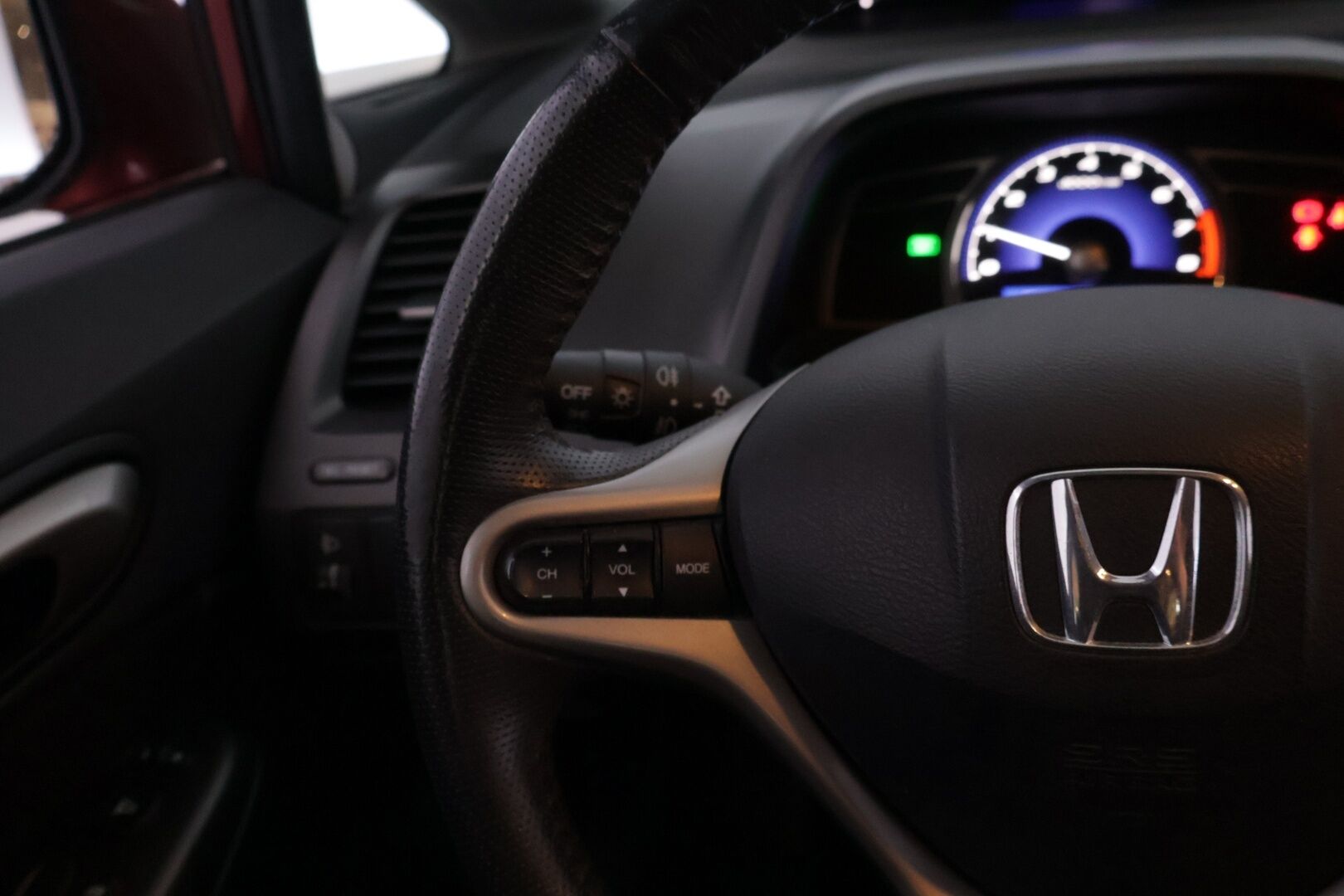 Honda Civic 2006 4D SEDAN 1.8 - YritysOutlet - Myydään vain yrityksille - – Tämä auto myydään YritysOutlet -valikoimasta vain yritykselle