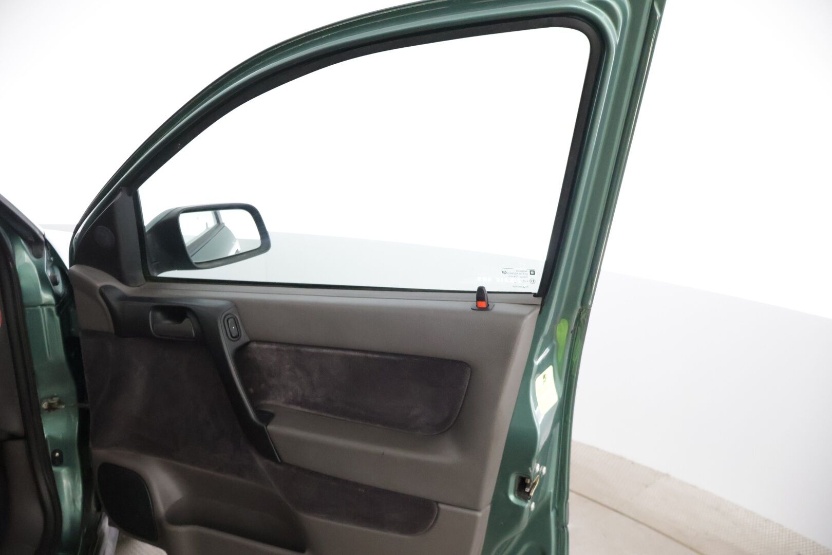 Opel Astra 1998 1,6 16V Club 5d - YritysOutlet - Myydään vain yrityksille / Katsastus voimassa 6/2026 saakka / Hyvät nastat * - – Tämä auto myydään YritysOutlet -valikoimasta vain yritykselle / Suoraan ajosta! / Pikku laitolla pätevä tuote!*