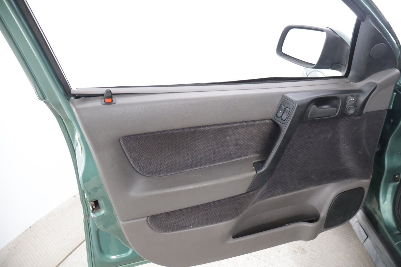 Opel Astra 1998 1,6 16V Club 5d - YritysOutlet - Myydään vain yrityksille / Katsastus voimassa 6/2026 saakka / Hyvät nastat * - – Tämä auto myydään YritysOutlet -valikoimasta vain yritykselle / Suoraan ajosta! / Pikku laitolla pätevä tuote!*