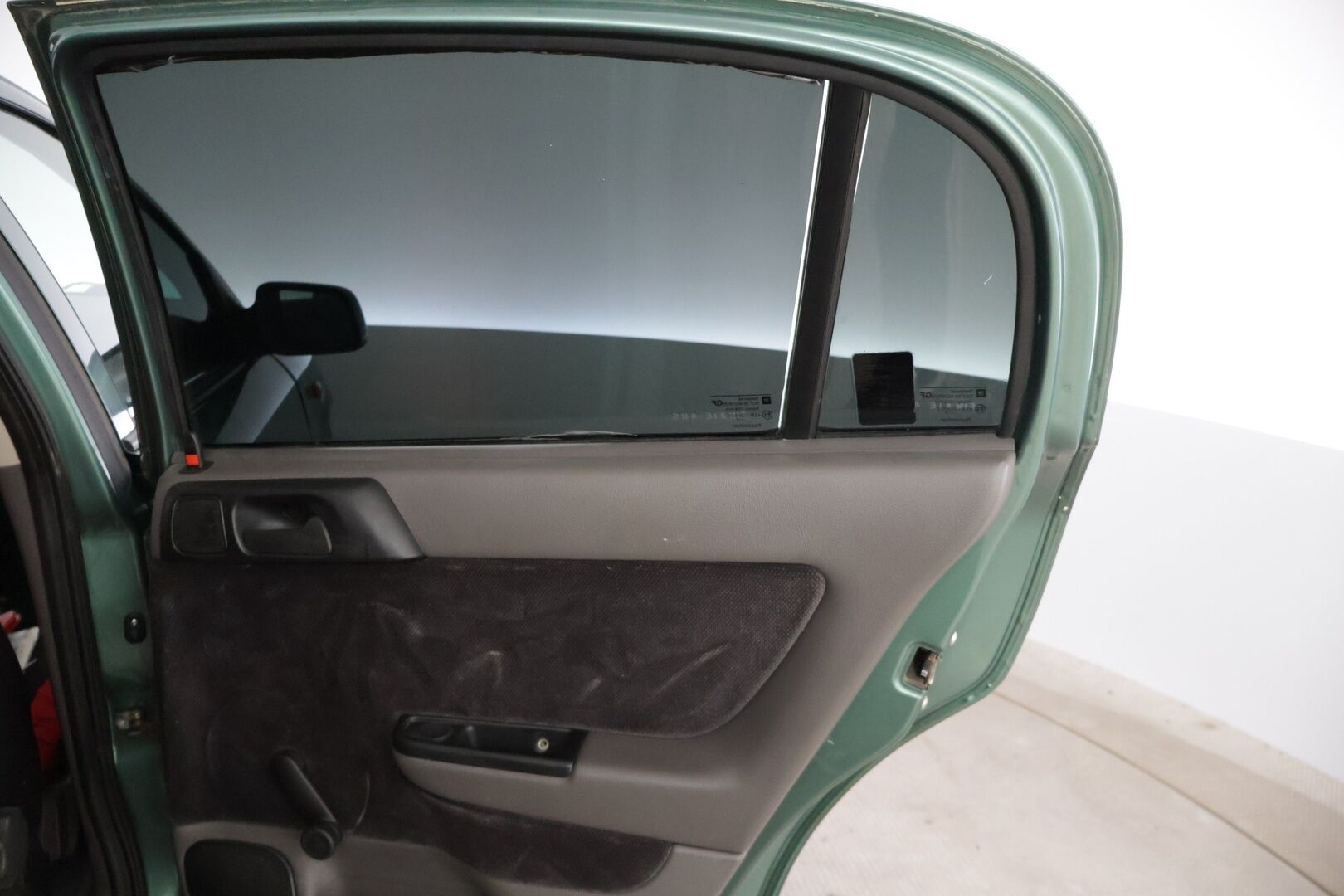 Opel Astra 1998 1,6 16V Club 5d - YritysOutlet - Myydään vain yrityksille / Katsastus voimassa 6/2026 saakka / Hyvät nastat * - – Tämä auto myydään YritysOutlet -valikoimasta vain yritykselle / Suoraan ajosta! / Pikku laitolla pätevä tuote!*