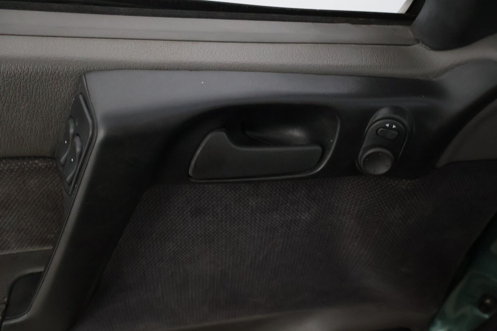 Opel Astra 1998 1,6 16V Club 5d - YritysOutlet - Myydään vain yrityksille / Katsastus voimassa 6/2026 saakka / Hyvät nastat * - – Tämä auto myydään YritysOutlet -valikoimasta vain yritykselle / Suoraan ajosta! / Pikku laitolla pätevä tuote!*