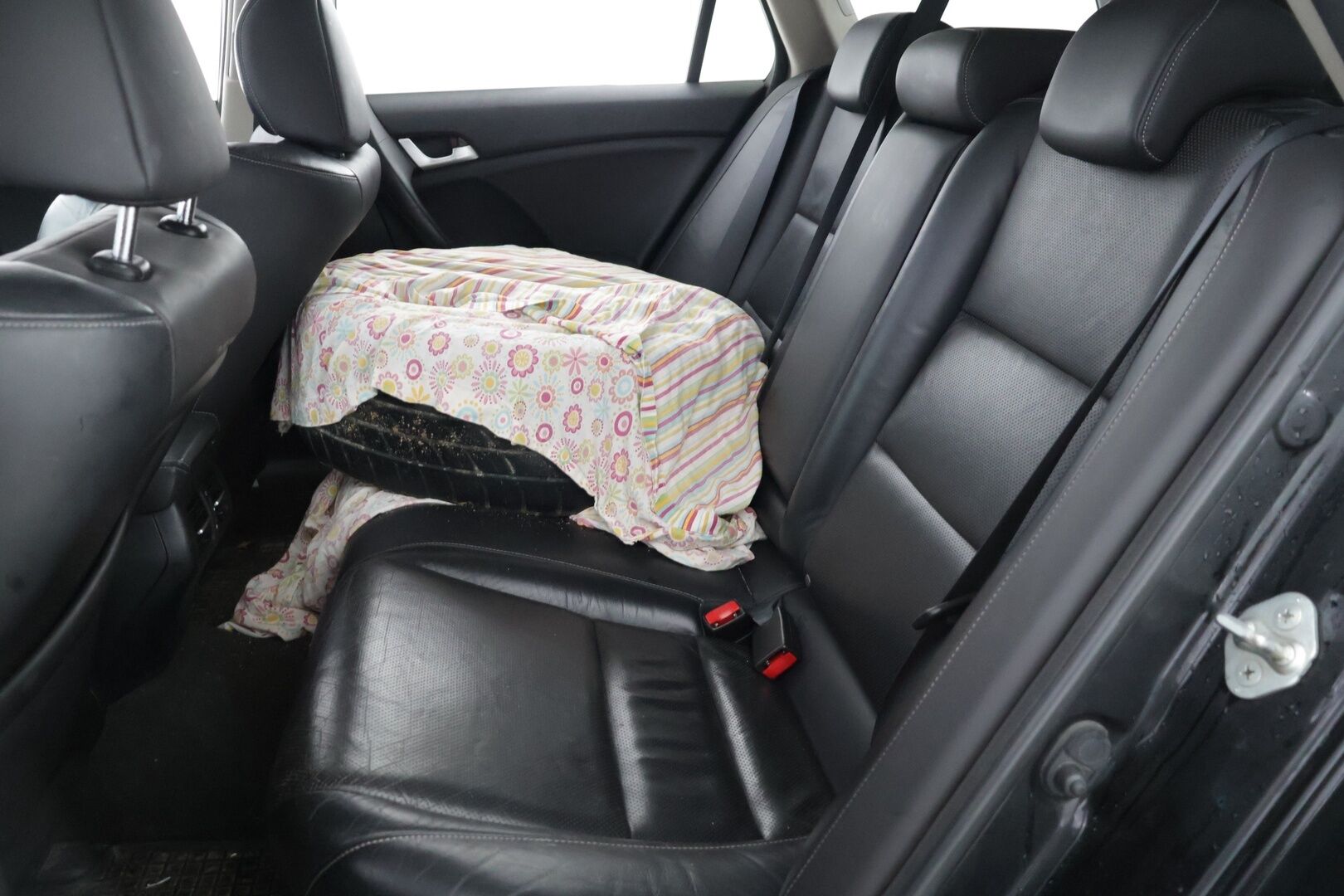 Honda Accord 2012 Tourer 2,0 Executive - YritysOutlet - Myydään vain yrityksille ** Lohko / Koukku / Nahat / Muistipenkki / Kattoluukku ** - - YritysOutlet - Myydään vain yrityksille ** 2x Renkaat vanteineen / Hyvät huollot! **