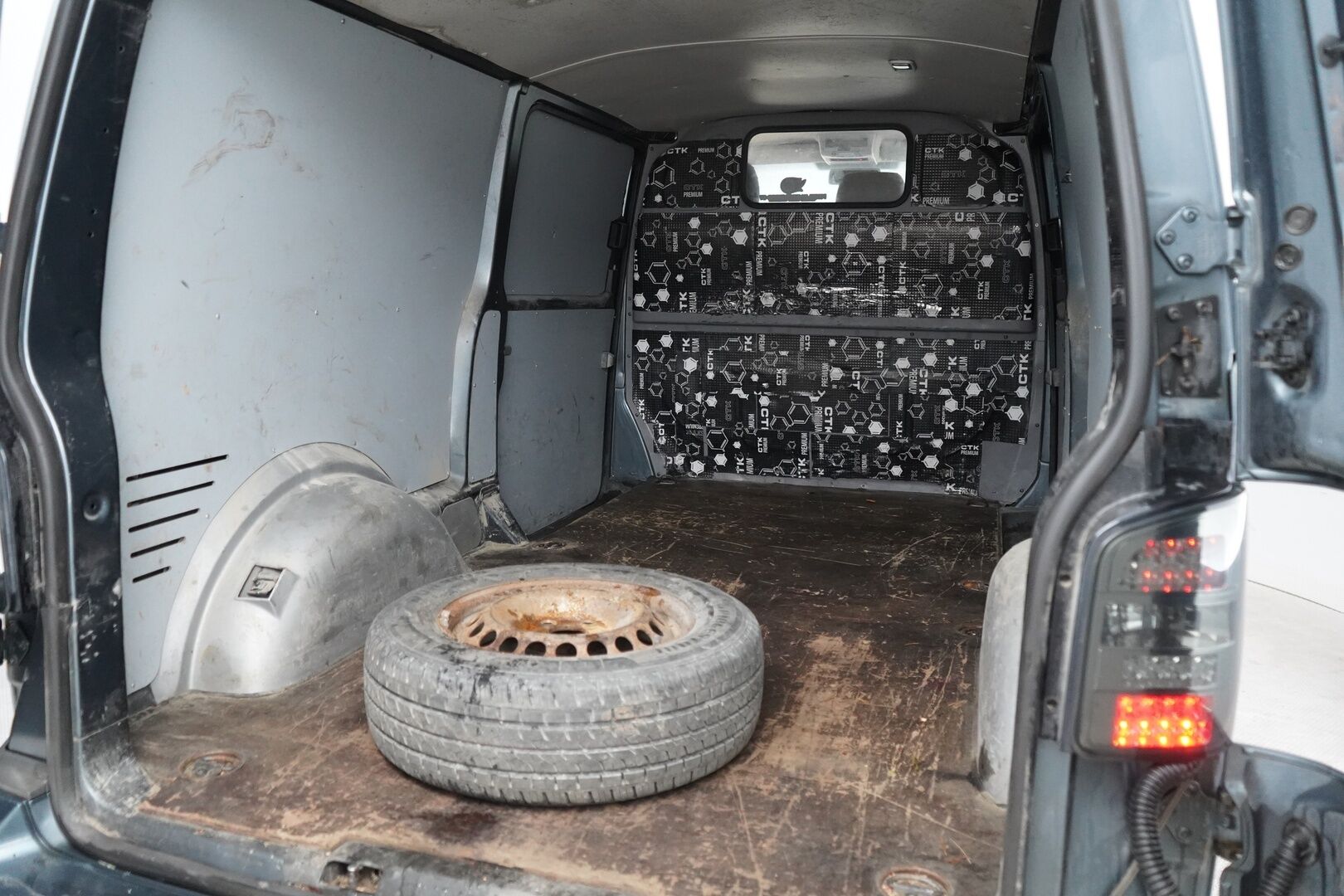 Volkswagen Transporter 2005 MYYDÄÄN HUUTOKAUPAT.COM - MYYDÄÄN HUUTOKAUPAT.COM