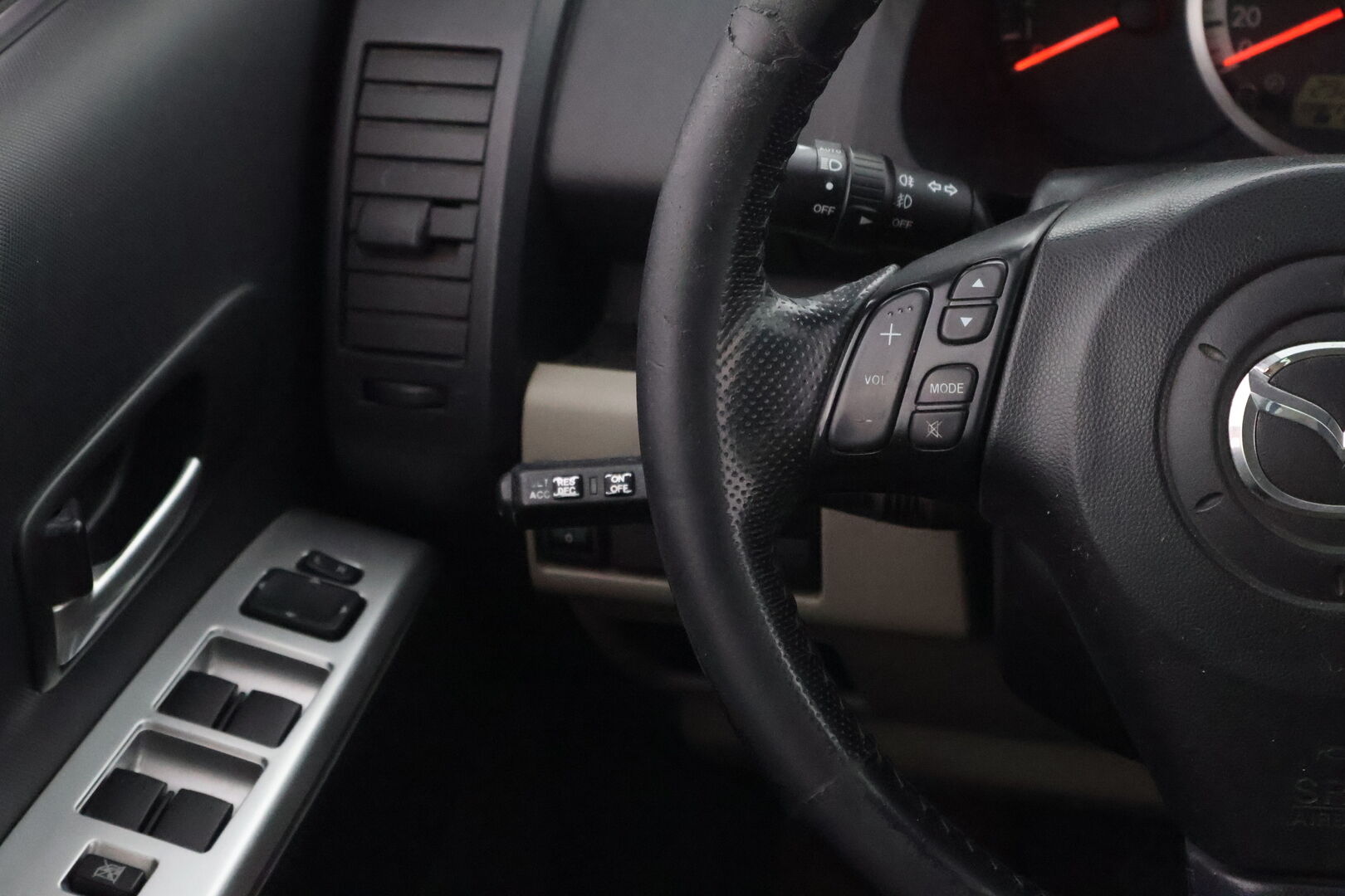 Mazda 5 2006 MYYDÄÄN HUUTOKAUPAT.COM!