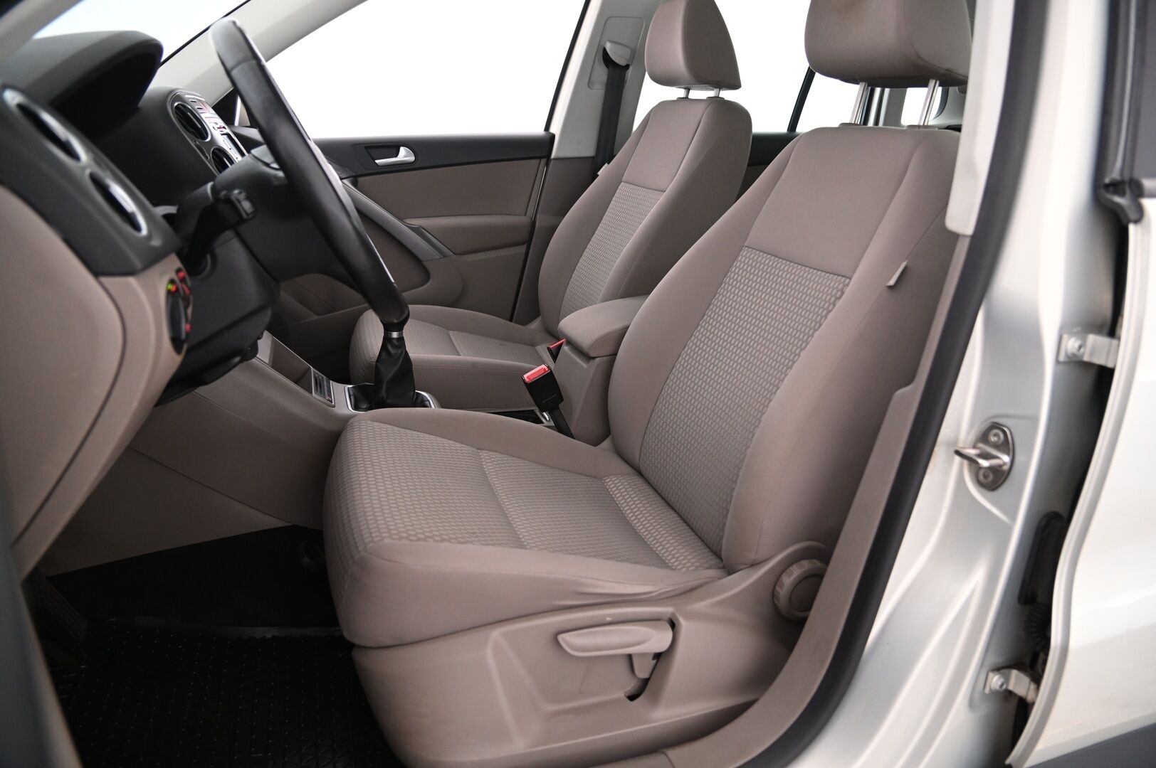 Volkswagen Tiguan 2008 Trend & Fun 2,0 TDI 103 kW 4MOTION *Koukku / Nelikko / Vakkari* *Yritysoutlet - Myydään vain yrityksille - * Tämä auto myydään YritysOutlet -valikoimasta vain yritykselle