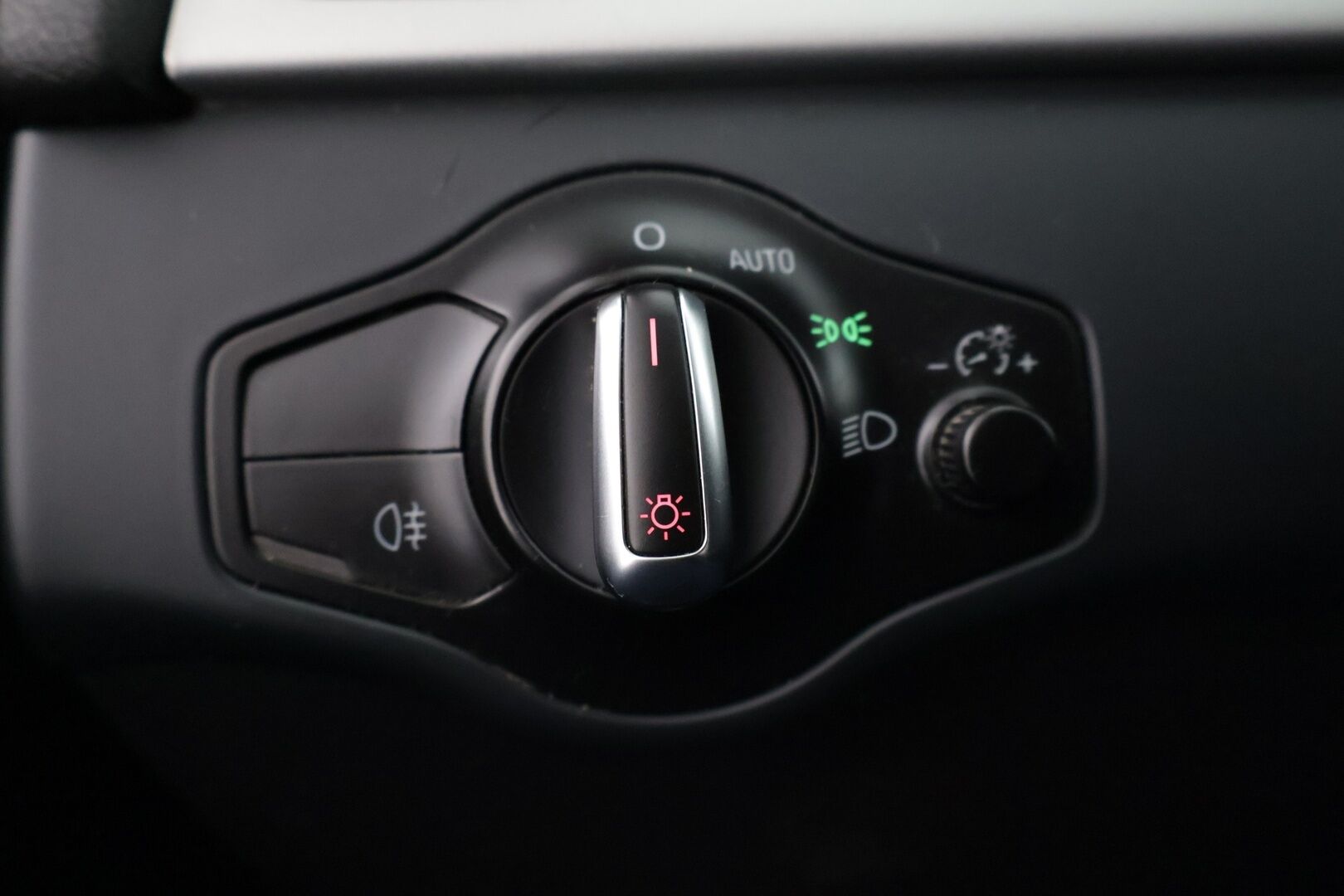 Audi A4 2011 Avant 2,0 TDI e DPF Start-Stop Business Plus*YritysOutlet - Myydään vain yrityksille* - *YritysOutlet - Myydään vain yrityksille*