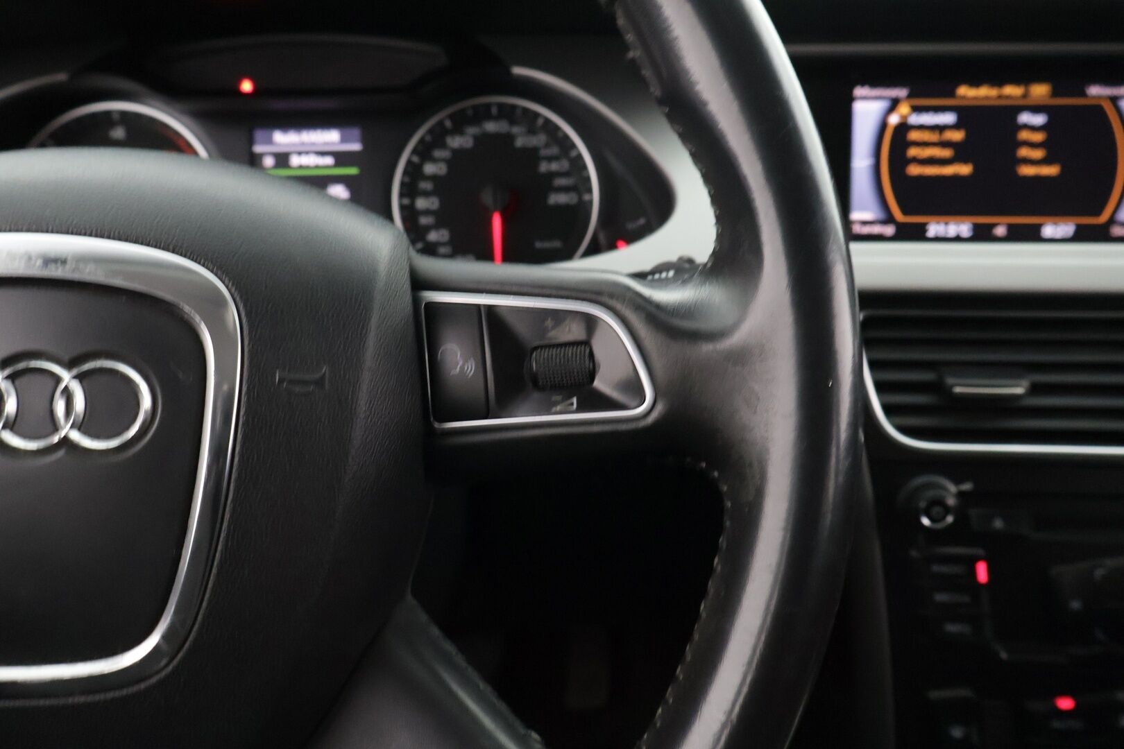 Audi A4 2011 Avant 2,0 TDI e DPF Start-Stop Business Plus*YritysOutlet - Myydään vain yrityksille* - *YritysOutlet - Myydään vain yrityksille*