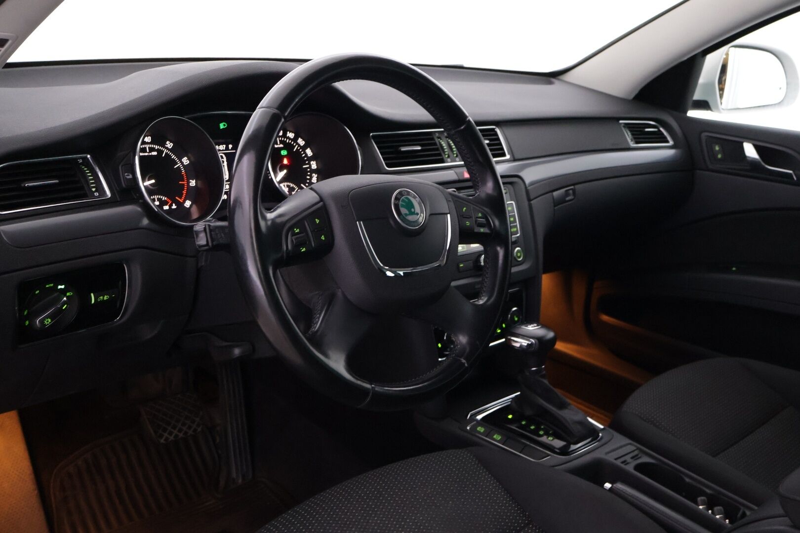 Skoda Superb 2012 Combi 1,8 TSI Comfort Business DSG Autom. Myydään Huutokaupat.com - Myydään Huutokaupat.com