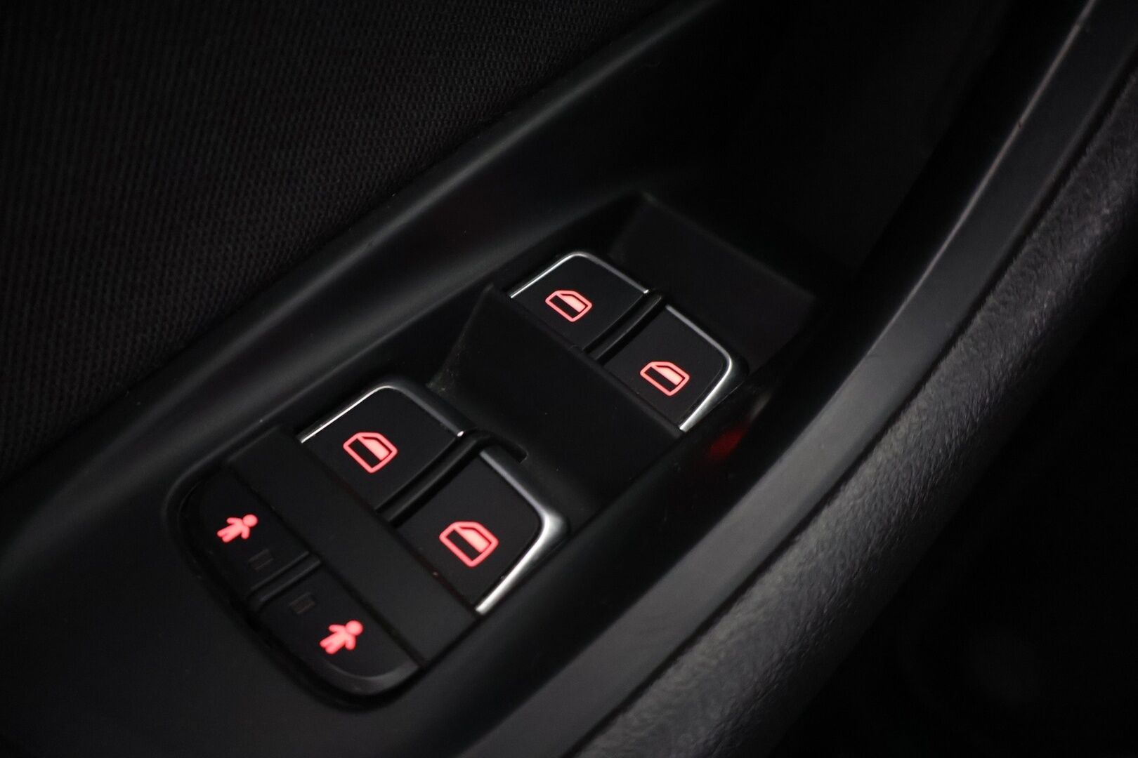 Audi A6 2013 Avant Business 2,0 TDI 130 kW Multitronic *Myydään Huutokaupat.com* - Kattavasti huollettu! / Jakohihna juuri vaihdettu! / Webasto puhelinohjauksella ja vetokoukku! / Sporttipenkit / Pysäköintitutkat 