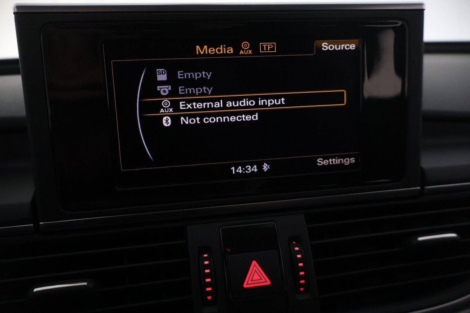 Audi A6 2013 Avant Business 2,0 TDI 130 kW Multitronic *Myydään Huutokaupat.com* - Kattavasti huollettu! / Jakohihna juuri vaihdettu! / Webasto puhelinohjauksella ja vetokoukku! / Sporttipenkit / Pysäköintitutkat 