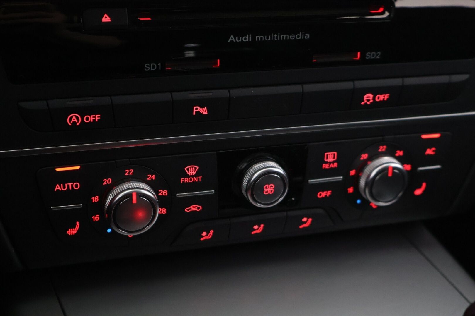 Audi A6 2013 Avant Business 2,0 TDI 130 kW Multitronic *Myydään Huutokaupat.com* - Kattavasti huollettu! / Jakohihna juuri vaihdettu! / Webasto puhelinohjauksella ja vetokoukku! / Sporttipenkit / Pysäköintitutkat 