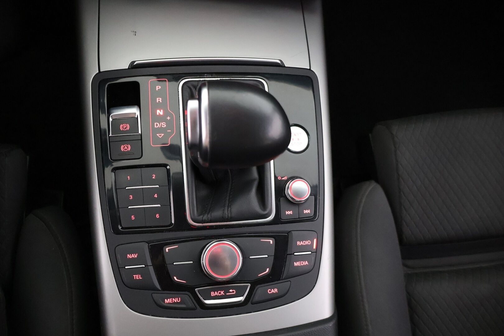 Audi A6 2013 Avant Business 2,0 TDI 130 kW Multitronic *Myydään Huutokaupat.com* - Kattavasti huollettu! / Jakohihna juuri vaihdettu! / Webasto puhelinohjauksella ja vetokoukku! / Sporttipenkit / Pysäköintitutkat 