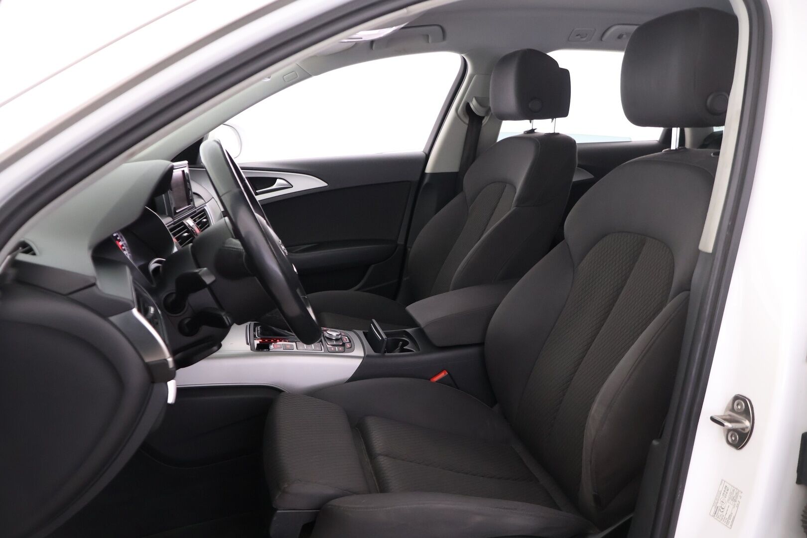 Audi A6 2013 Avant Business 2,0 TDI 130 kW Multitronic *Myydään Huutokaupat.com* - Kattavasti huollettu! / Jakohihna juuri vaihdettu! / Webasto puhelinohjauksella ja vetokoukku! / Sporttipenkit / Pysäköintitutkat 