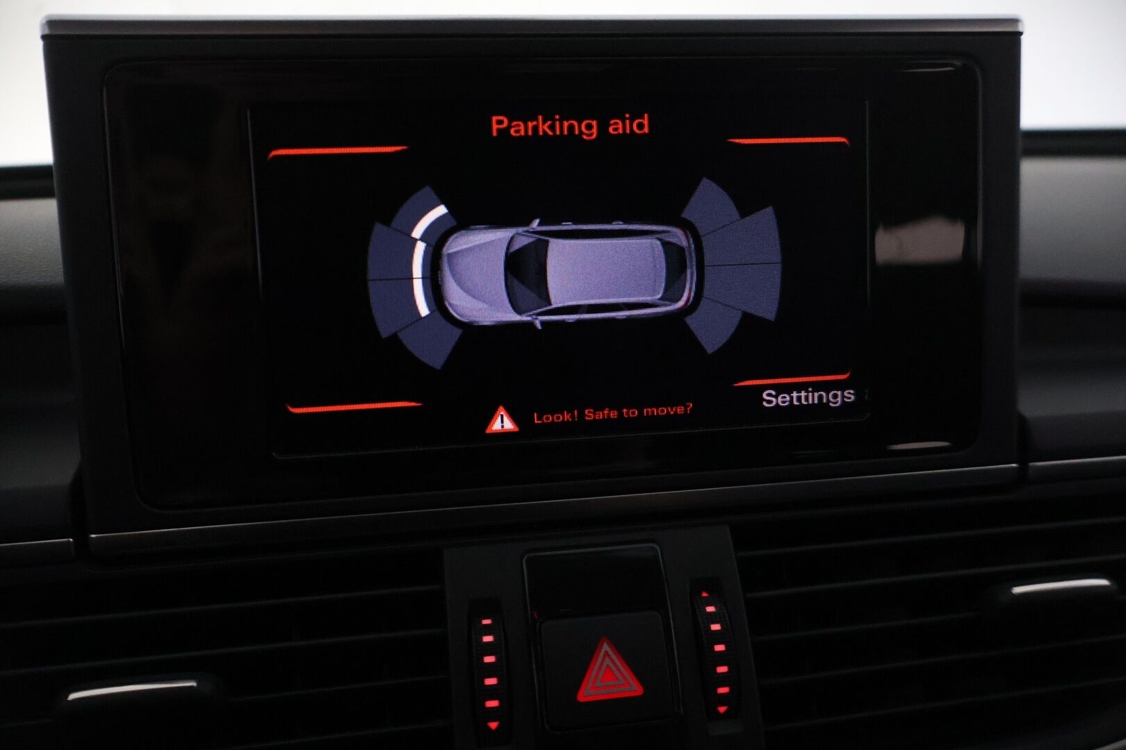 Audi A6 2013 Avant Business 2,0 TDI 130 kW Multitronic *Myydään Huutokaupat.com* - Kattavasti huollettu! / Jakohihna juuri vaihdettu! / Webasto puhelinohjauksella ja vetokoukku! / Sporttipenkit / Pysäköintitutkat 