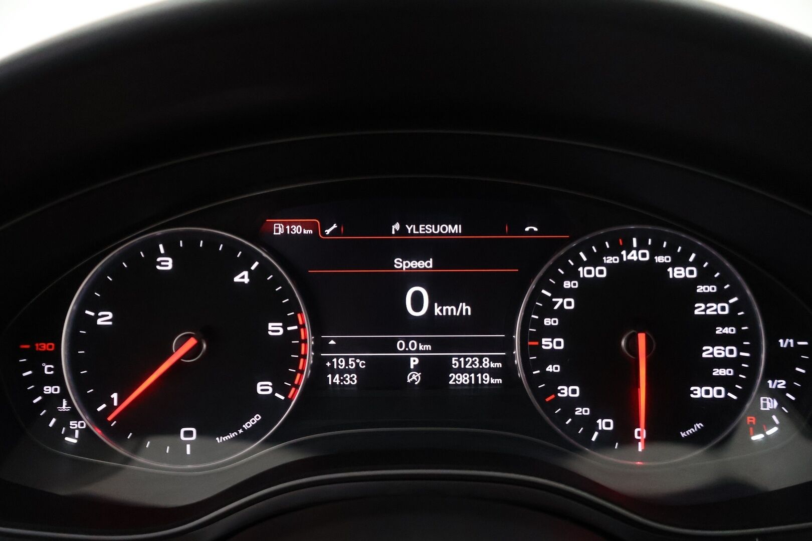 Audi A6 2013 Avant Business 2,0 TDI 130 kW Multitronic *Myydään Huutokaupat.com* - Kattavasti huollettu! / Jakohihna juuri vaihdettu! / Webasto puhelinohjauksella ja vetokoukku! / Sporttipenkit / Pysäköintitutkat 
