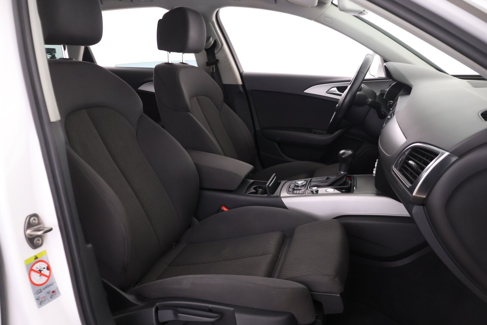 Audi A6 2013 Avant Business 2,0 TDI 130 kW Multitronic *Myydään Huutokaupat.com* - Kattavasti huollettu! / Jakohihna juuri vaihdettu! / Webasto puhelinohjauksella ja vetokoukku! / Sporttipenkit / Pysäköintitutkat 