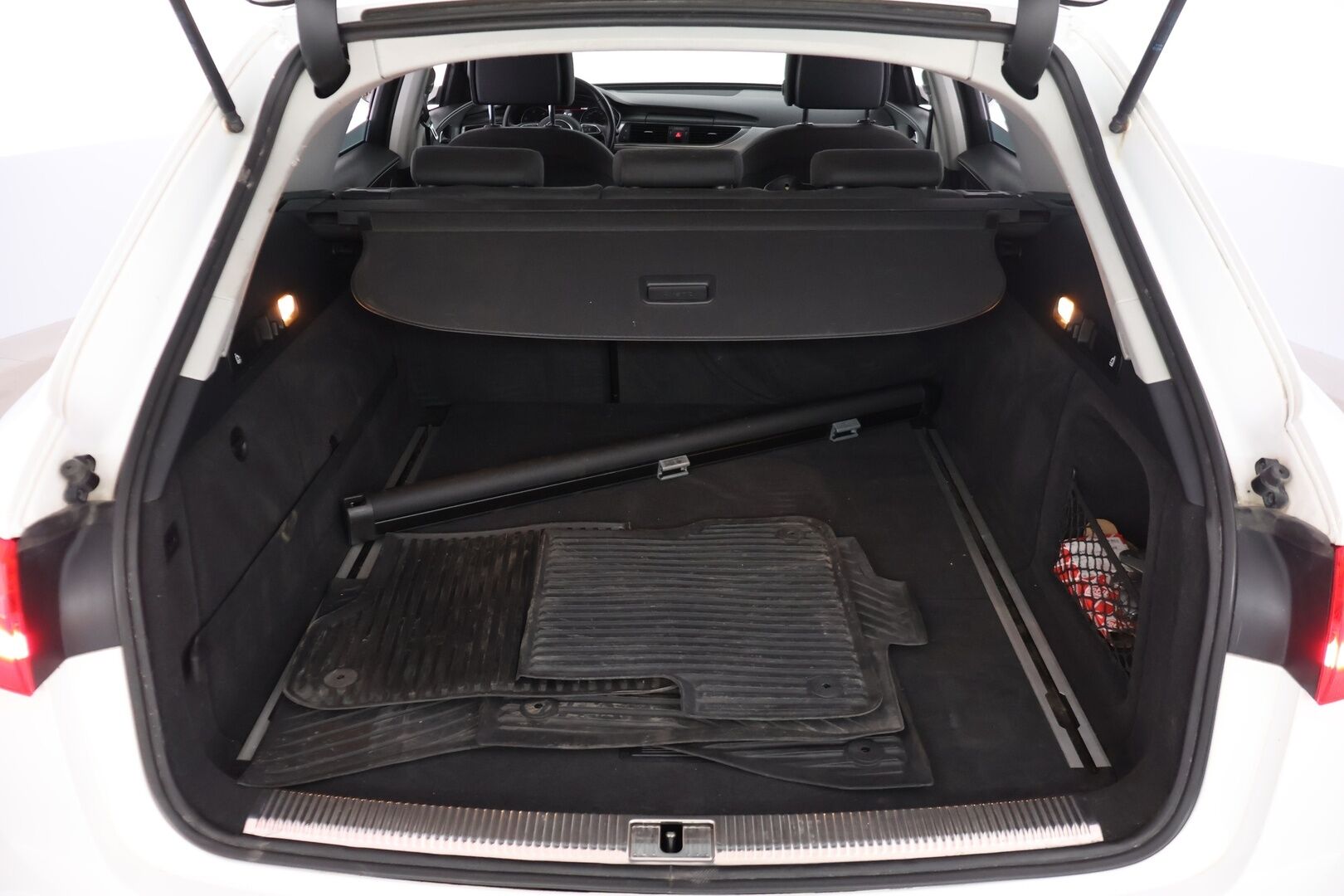 Audi A6 2013 Avant Business 2,0 TDI 130 kW Multitronic *Myydään Huutokaupat.com* - Kattavasti huollettu! / Jakohihna juuri vaihdettu! / Webasto puhelinohjauksella ja vetokoukku! / Sporttipenkit / Pysäköintitutkat 