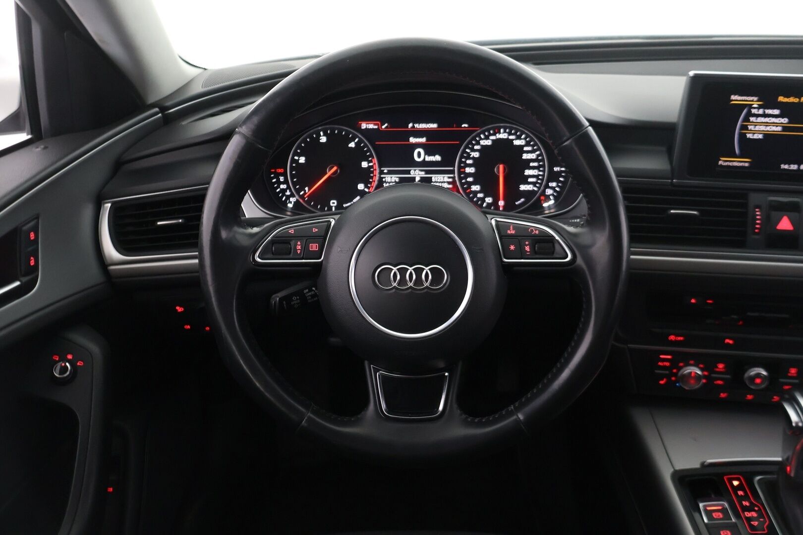 Audi A6 2013 Avant Business 2,0 TDI 130 kW Multitronic *Myydään Huutokaupat.com* - Kattavasti huollettu! / Jakohihna juuri vaihdettu! / Webasto puhelinohjauksella ja vetokoukku! / Sporttipenkit / Pysäköintitutkat 