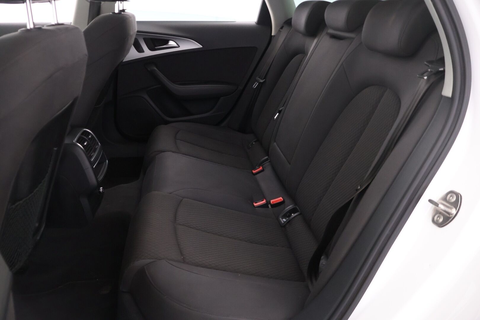 Audi A6 2013 Avant Business 2,0 TDI 130 kW Multitronic *Myydään Huutokaupat.com* - Kattavasti huollettu! / Jakohihna juuri vaihdettu! / Webasto puhelinohjauksella ja vetokoukku! / Sporttipenkit / Pysäköintitutkat 